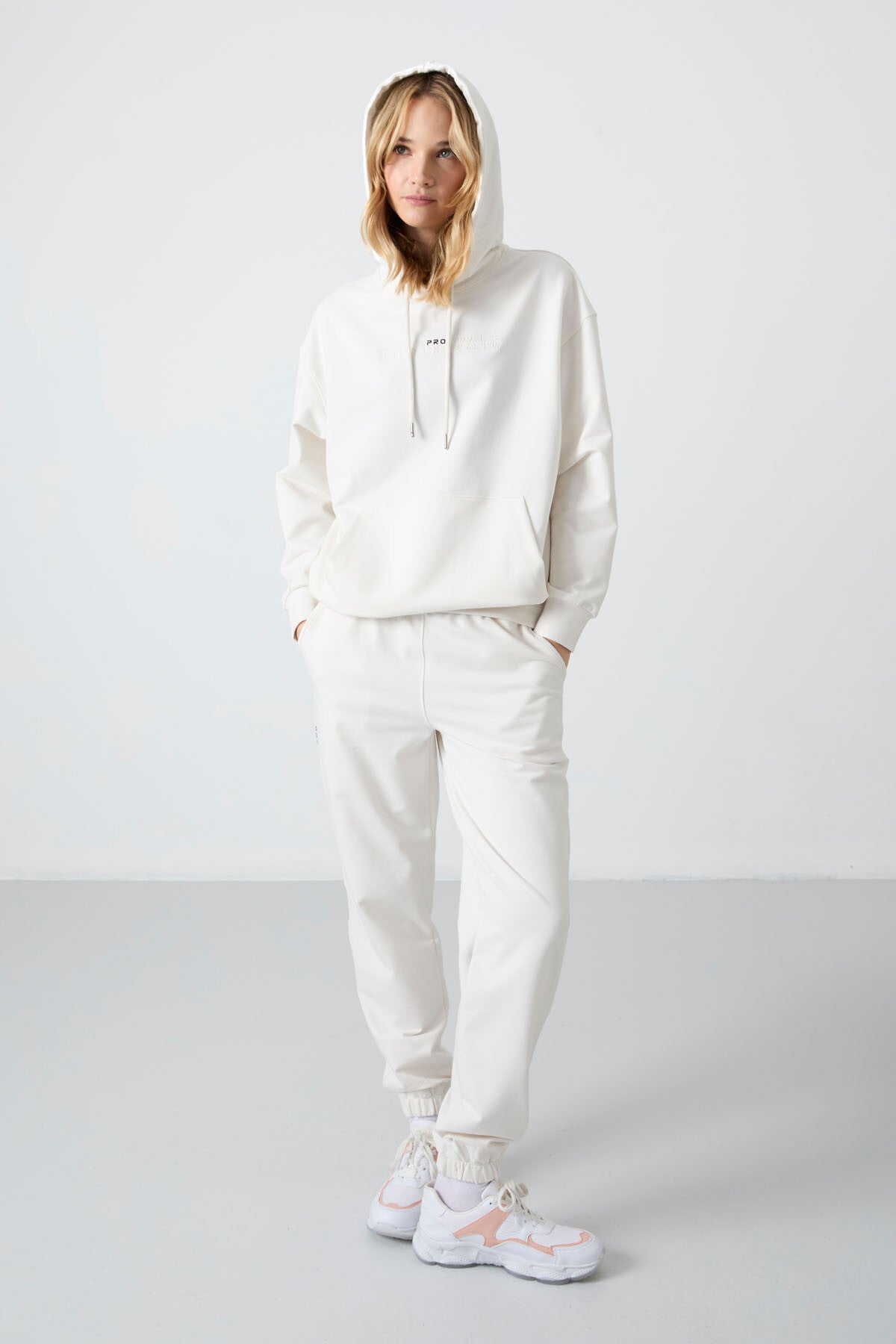 Ekru Kapüşonlu Kanguru Cep Oversize Lastik Paça Kadın Eşofman Takımı - 95288