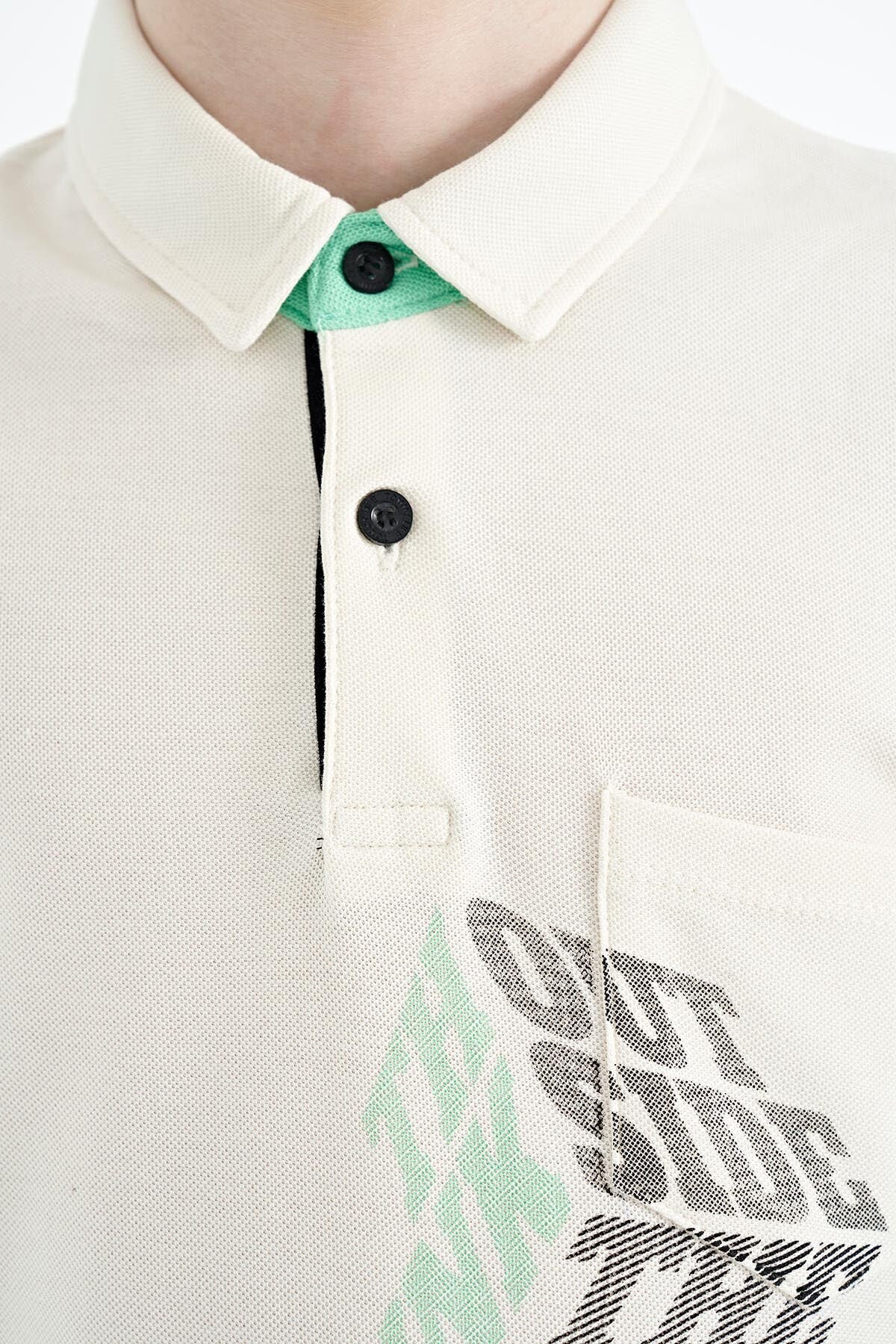 Ekru Ön Cep Detaylı Baskılı Standart Kalıp Polo Yaka Erkek Çocuk T-Shirt - 11102