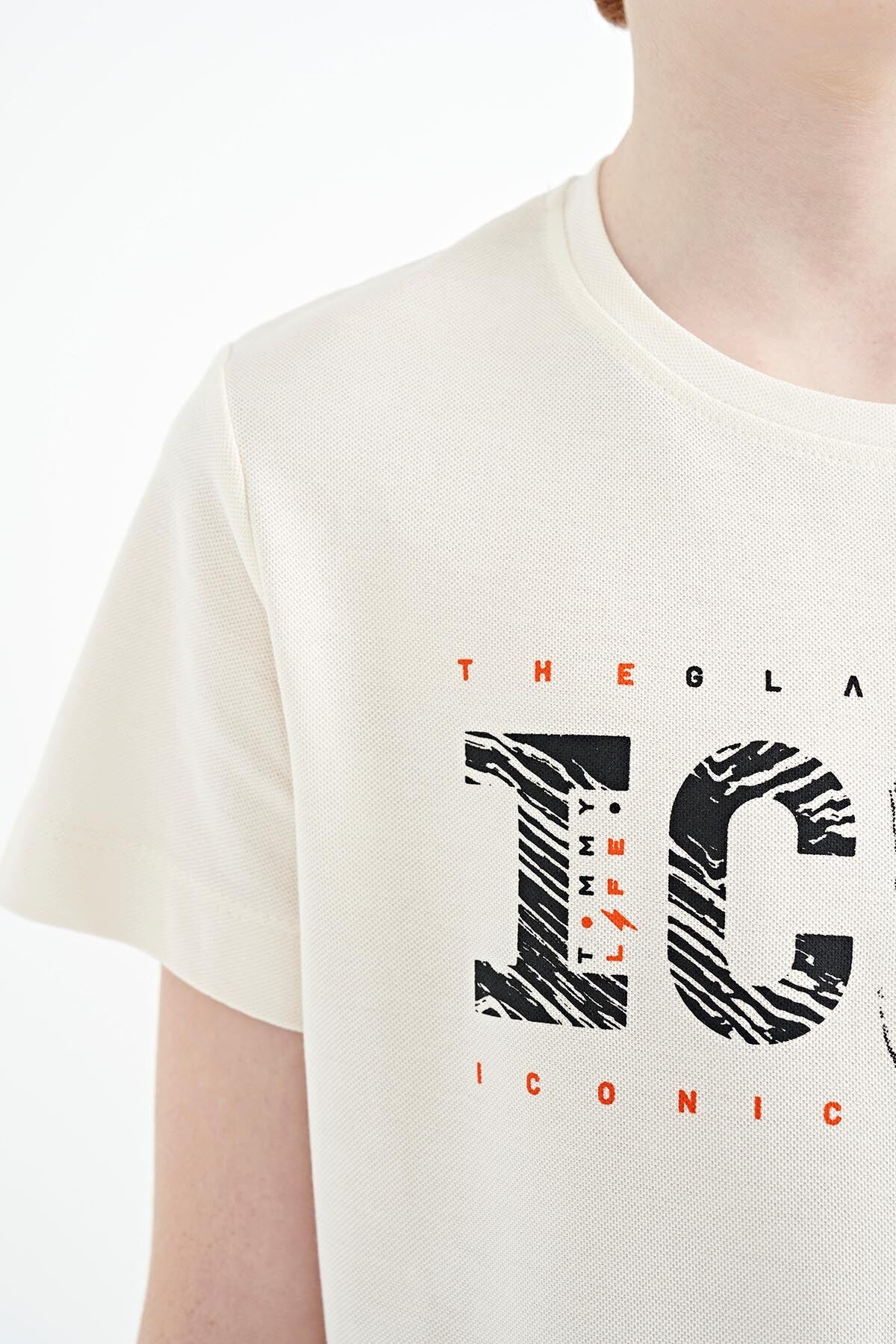 Ekru Ön Yazı Nakışlı O Yaka Standart Kalıp Erkek  Çocuk T-Shirt - 11118