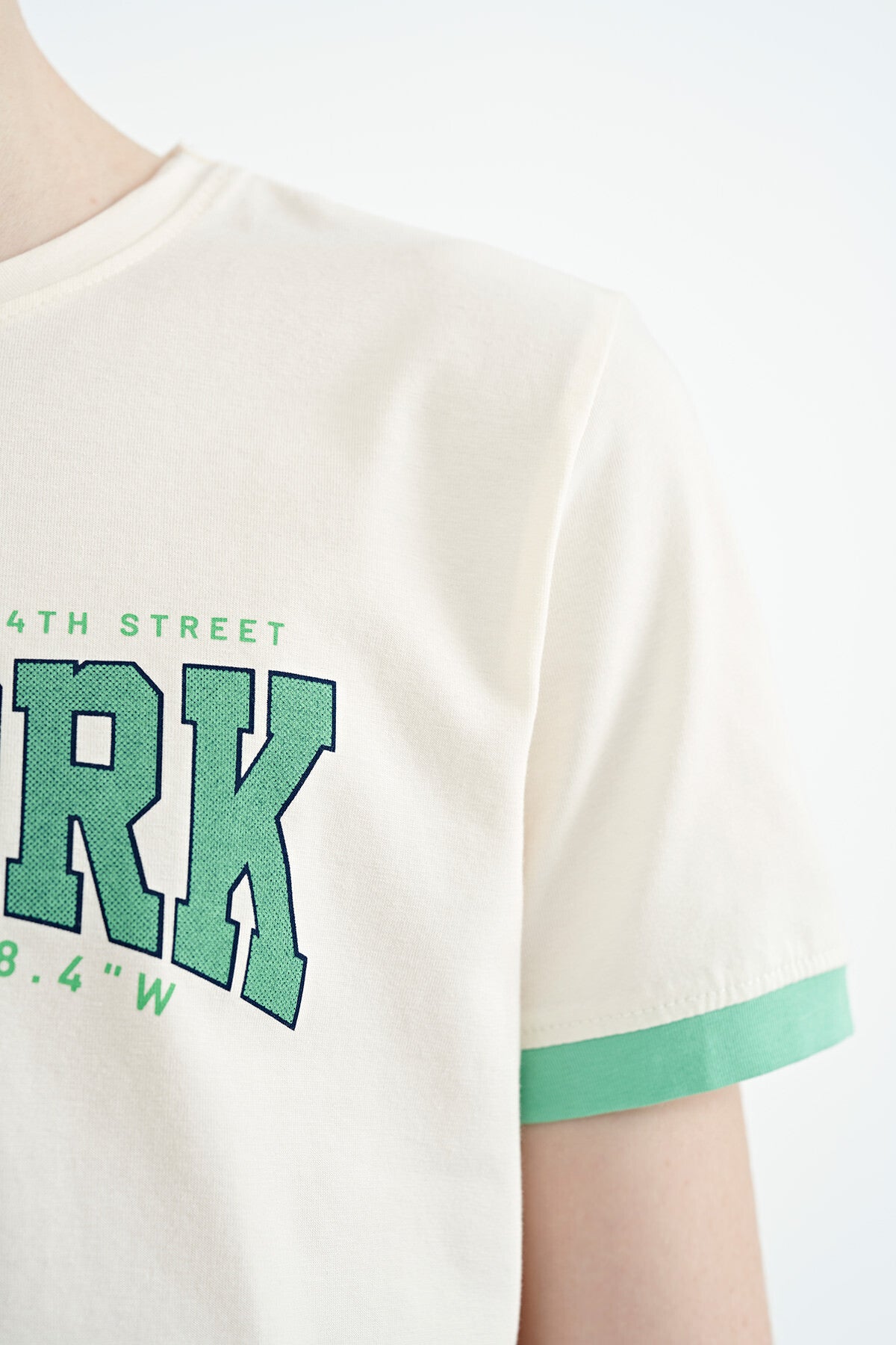 Ekru Yazı Baskılı Standart Kalıp O Yaka Erkek  Çocuk T-Shirt - 11105