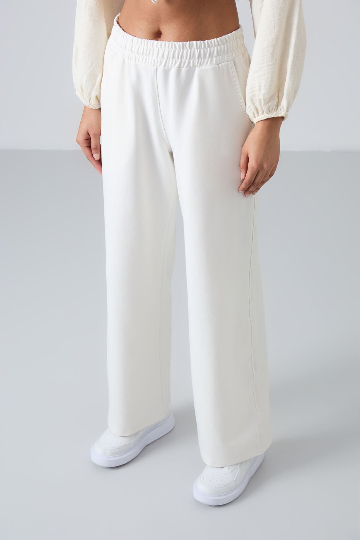 Ekru Yüksek Bel Cepli Rahat Form Geniş Paça Kadın Eşofman Alt - 94567