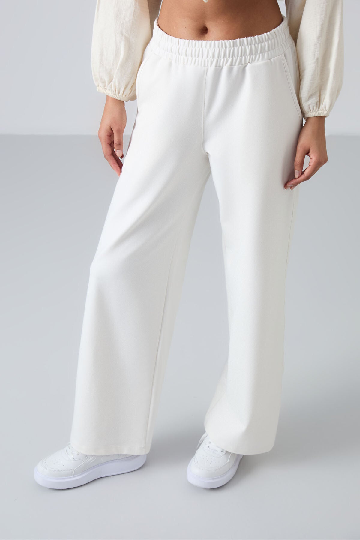 Ekru Yüksek Bel Cepli Rahat Form Geniş Paça Kadın Eşofman Alt - 94567