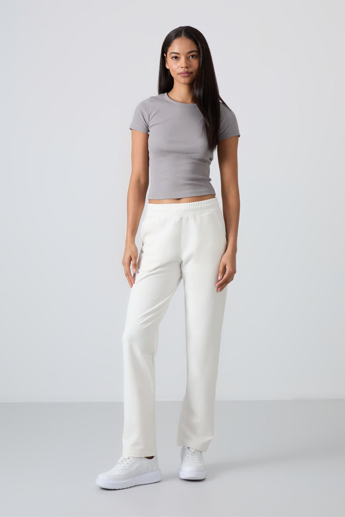 Ekru Yüksek Bel Cepli Rahat Form Klasik Paça Kadın Eşofman Alt - 94584