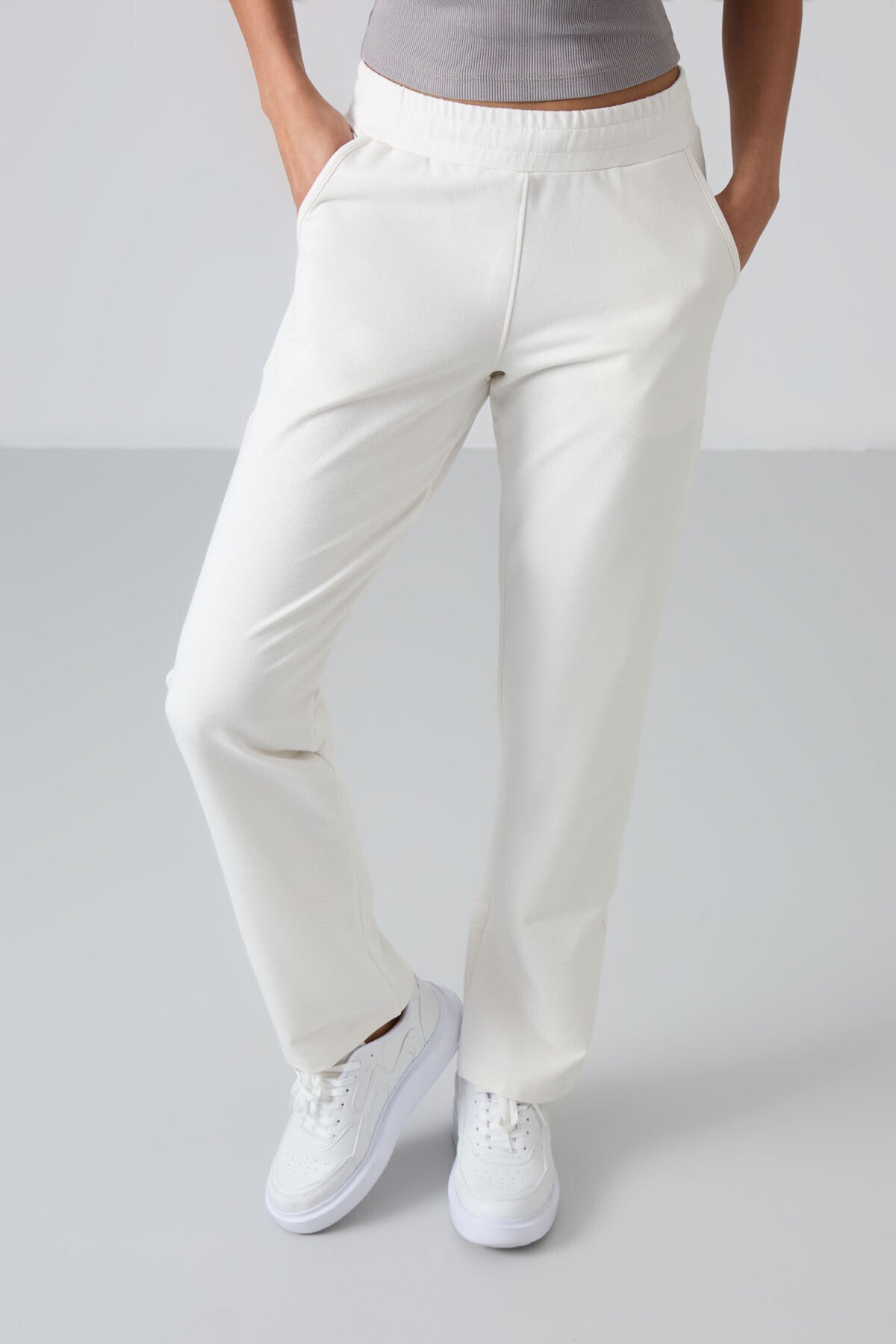 Ekru Yüksek Bel Cepli Rahat Form Klasik Paça Kadın Eşofman Alt - 94584