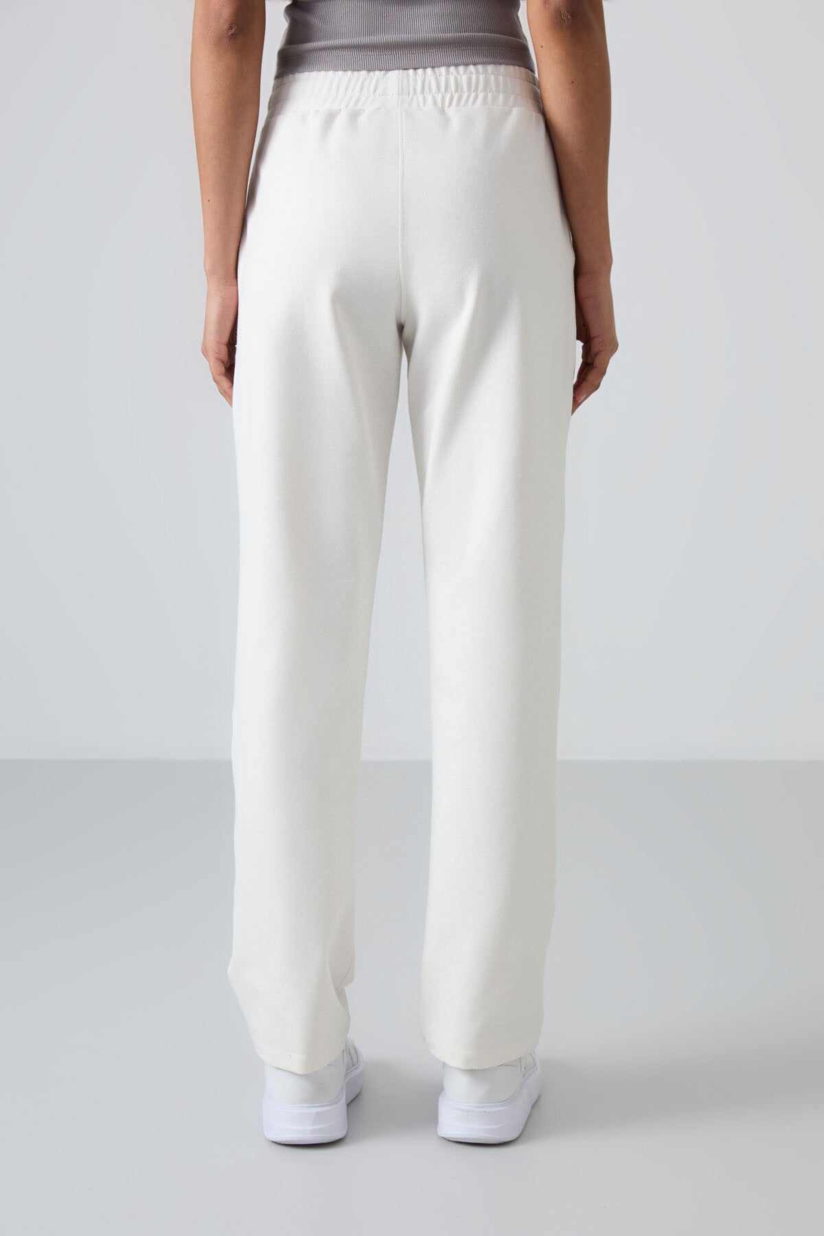 Ekru Yüksek Bel Cepli Rahat Form Klasik Paça Kadın Eşofman Alt - 94584