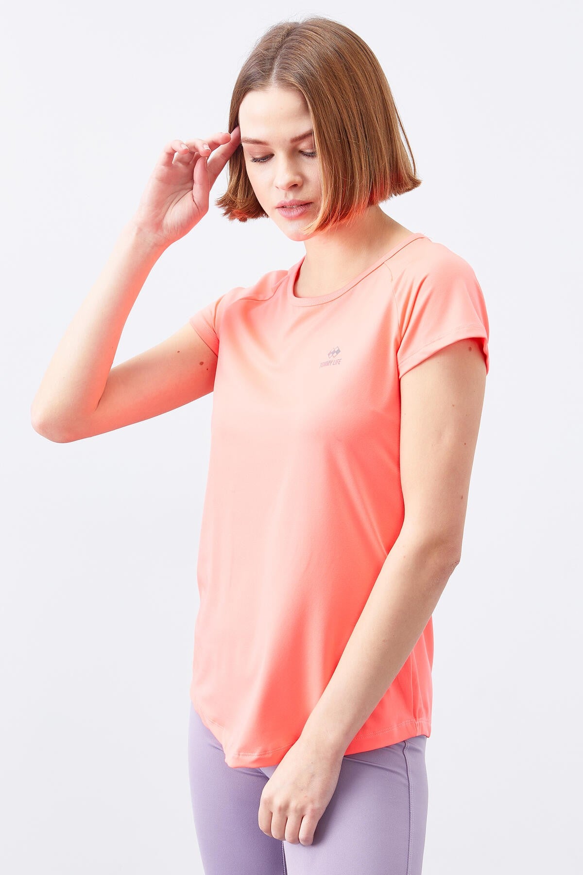 Fuşya Sırt Pencereli Kısa Kol Standart Kalıp O Yaka Kadın T-Shirt - 97101