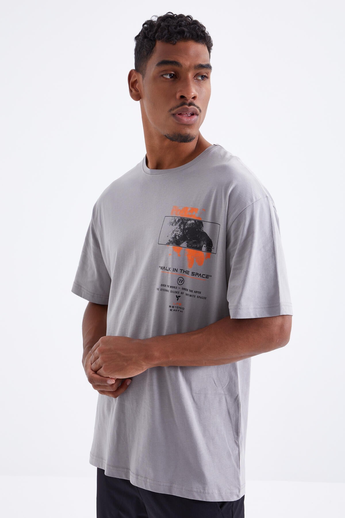 Gri Baskı Detaylı O Yaka Erkek Oversize T-Shirt  - 88099