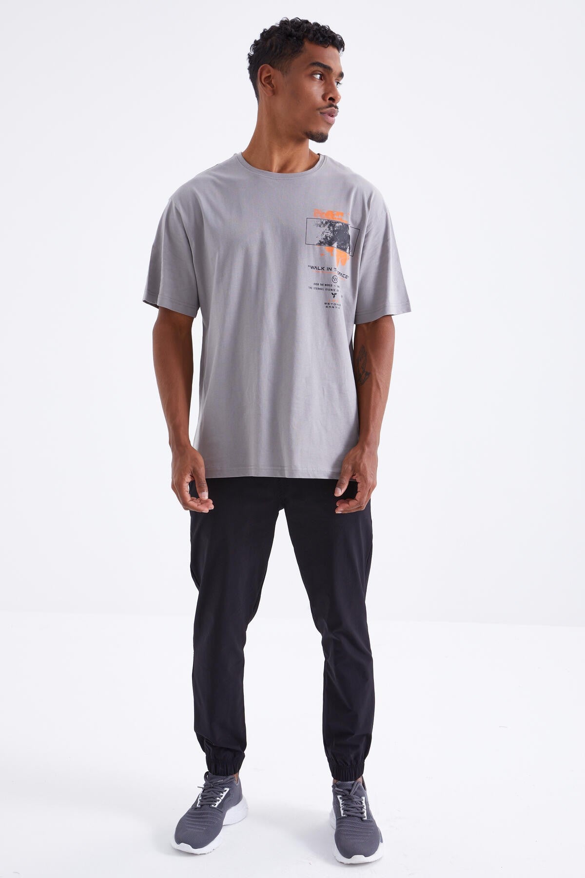 Gri Baskı Detaylı O Yaka Erkek Oversize T-Shirt  - 88099