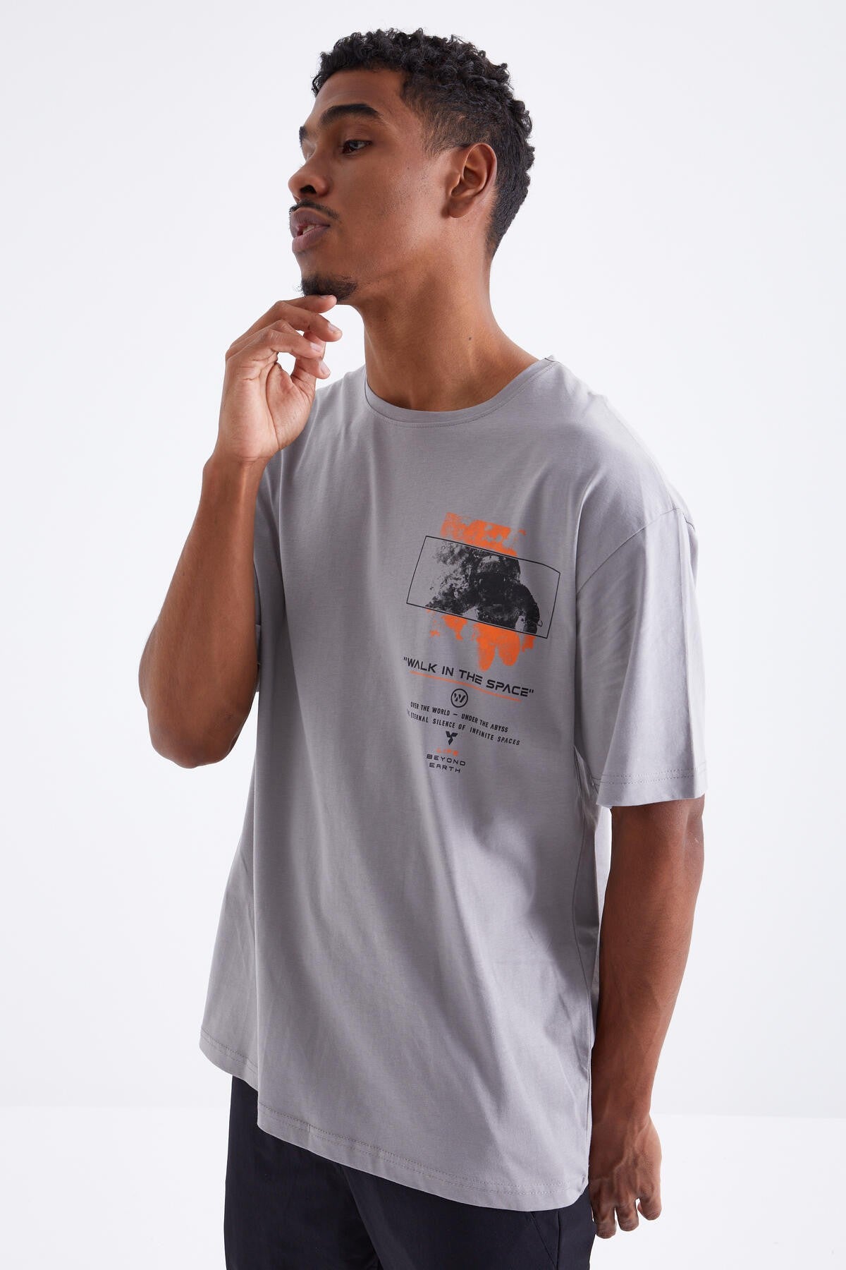Gri Baskı Detaylı O Yaka Erkek Oversize T-Shirt  - 88099