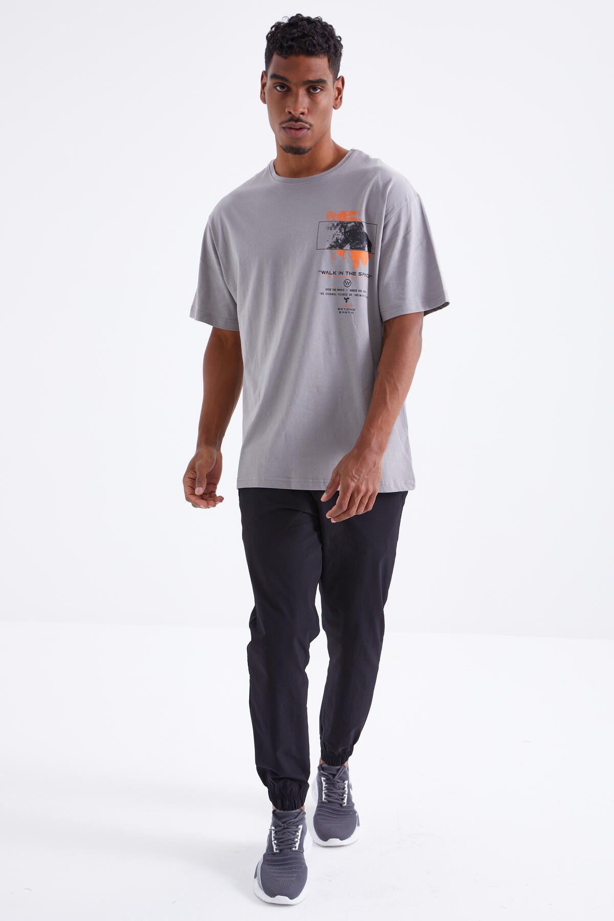 Gri Baskı Detaylı O Yaka Erkek Oversize T-Shirt  - 88099