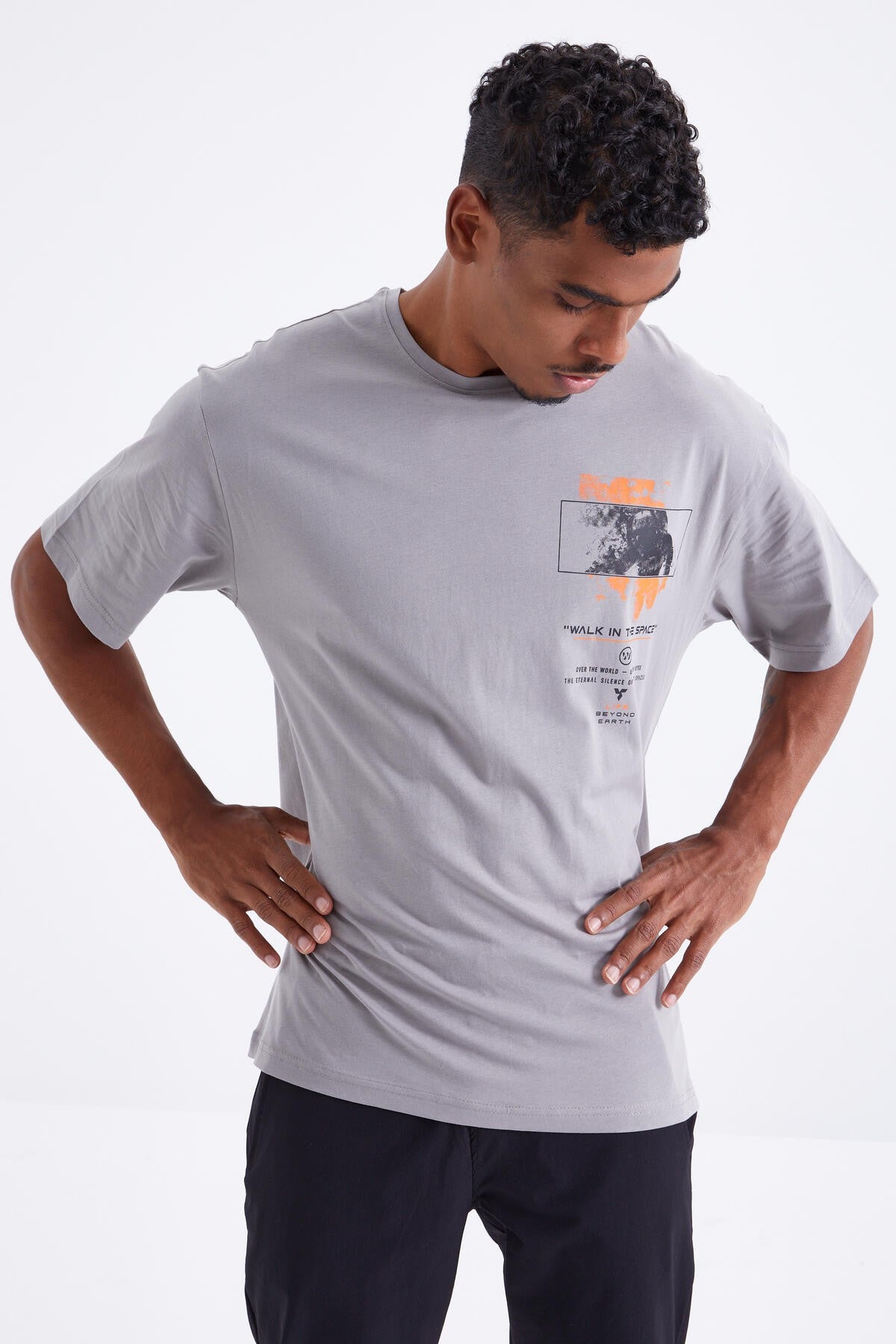 Gri Baskı Detaylı O Yaka Erkek Oversize T-Shirt  - 88099