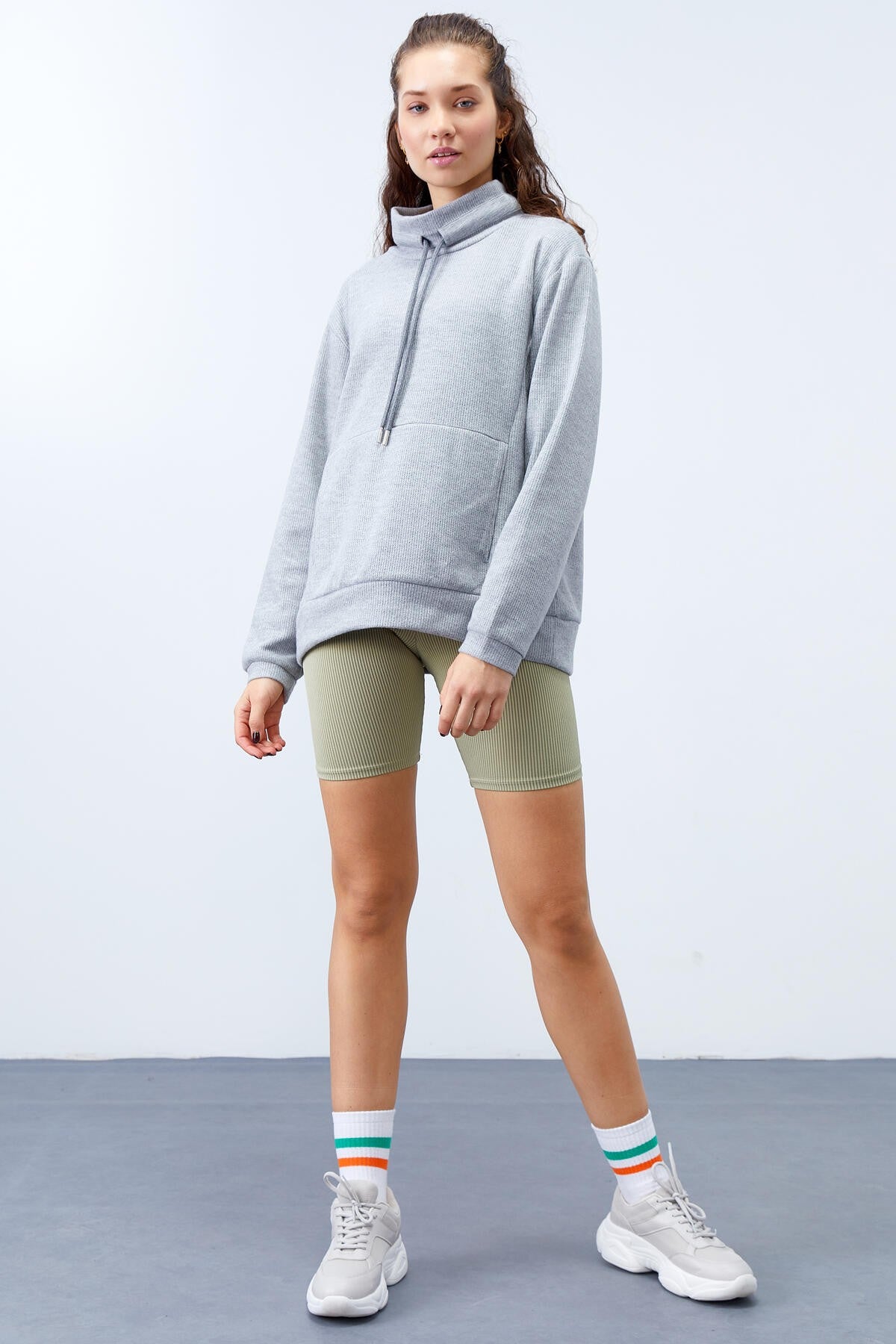 Gri Melanj Dik Yaka Bağcıklı Selanik Triko Kadın Oversize Sweatshirt - 97195