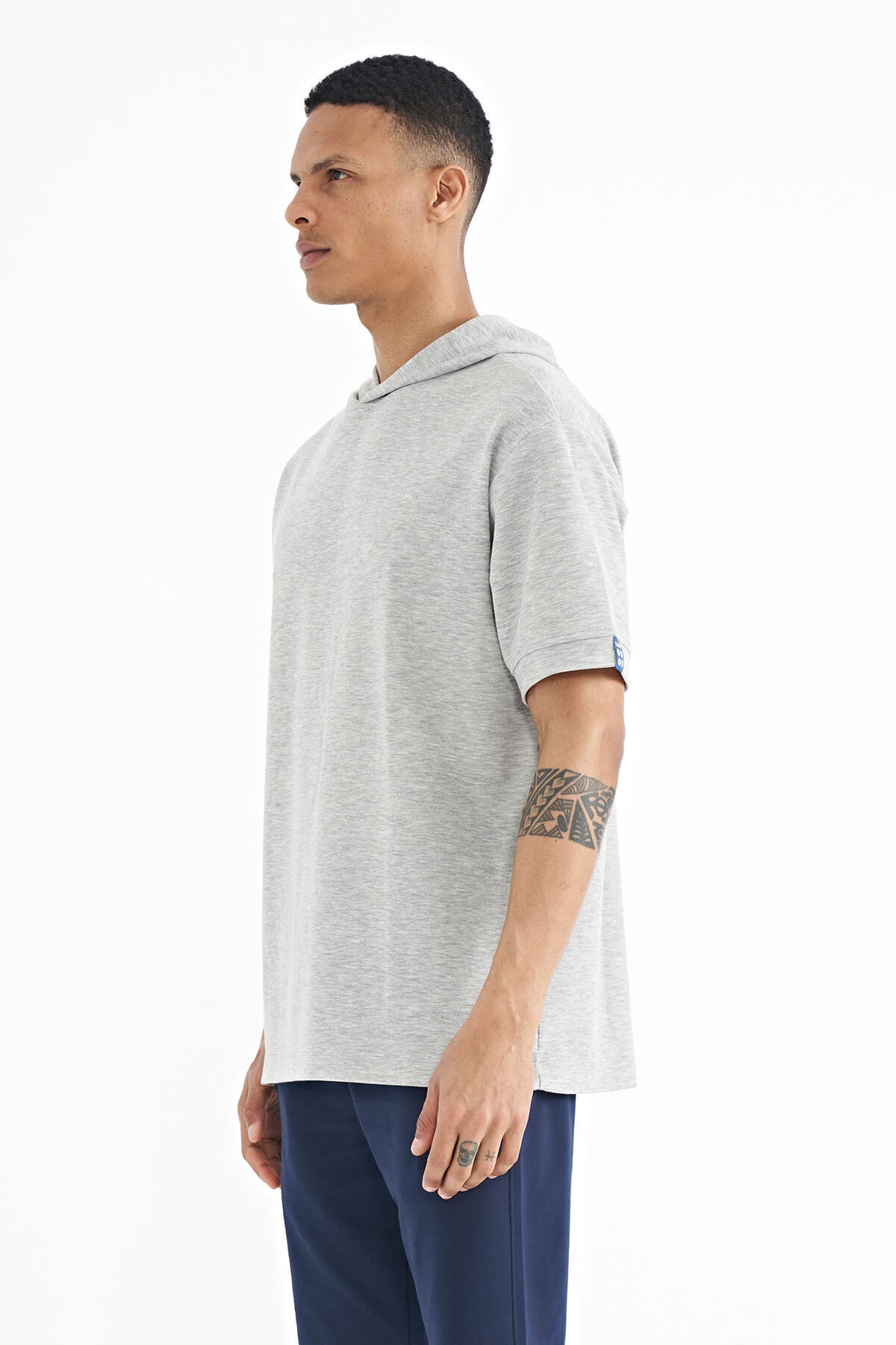 Gri Melanj Kapüşonlu Kol Etiket Detaylı Oversize Erkek T-shirt - 88179