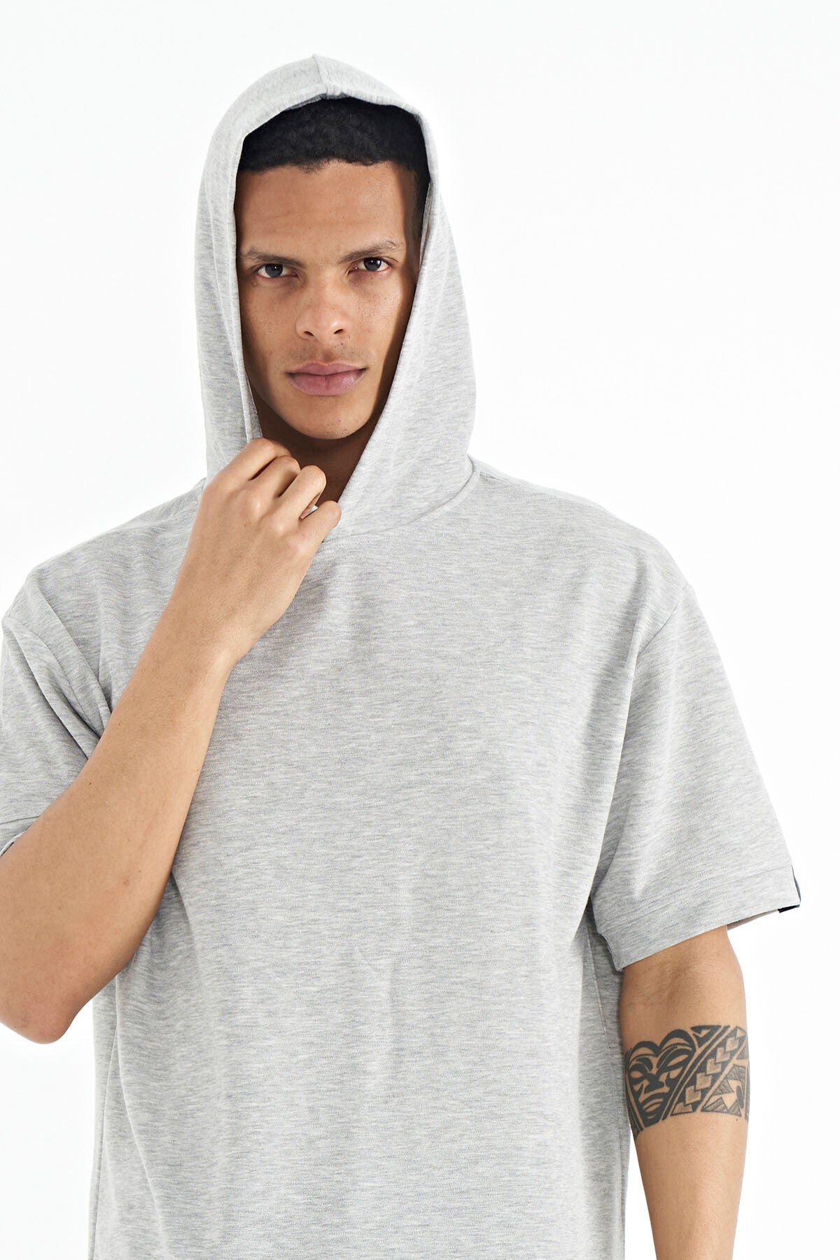 Gri Melanj Kapüşonlu Kol Etiket Detaylı Oversize Erkek T-shirt - 88179