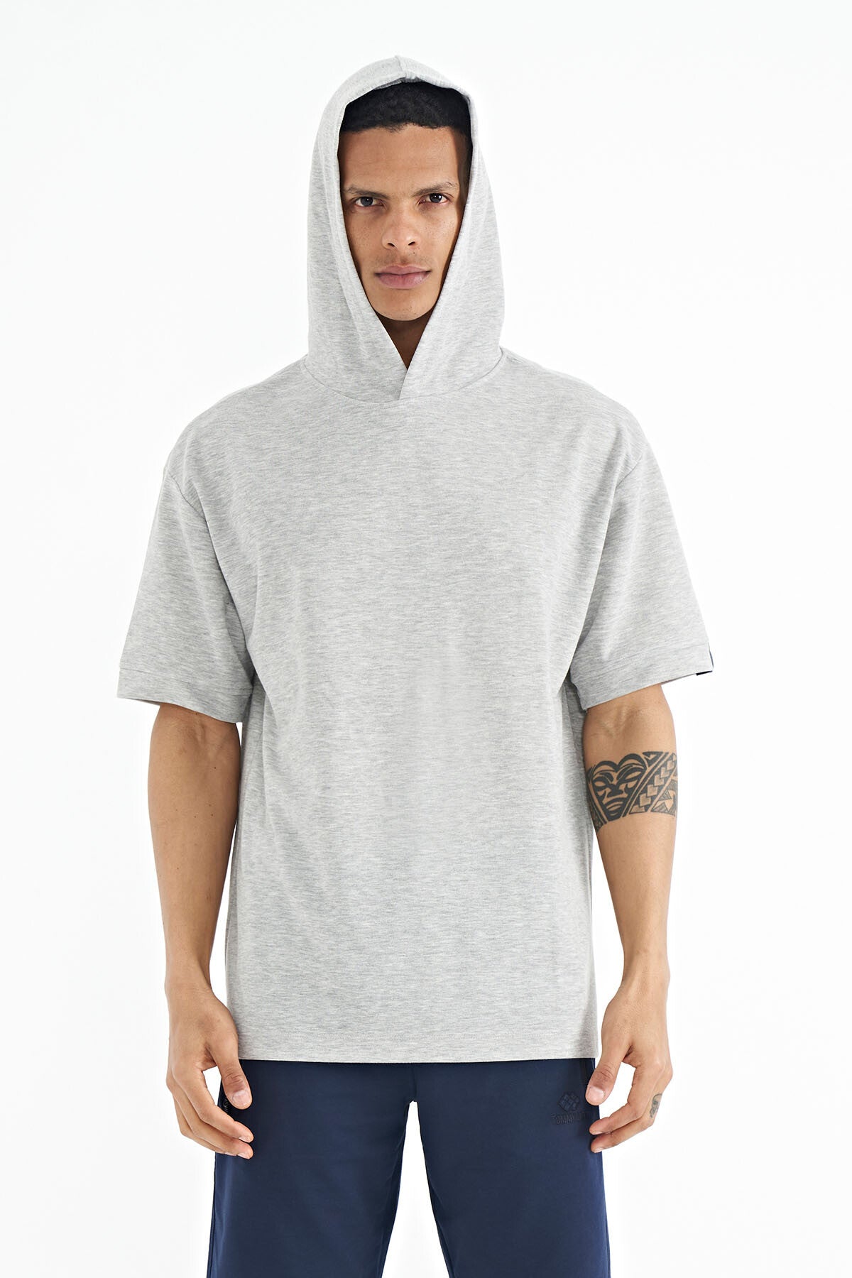 Gri Melanj Kapüşonlu Kol Etiket Detaylı Oversize Erkek T-shirt - 88179