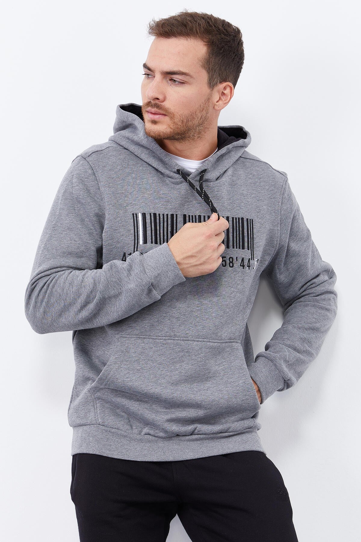Gri Melanj Nakışlı Kanguru Cep Standart Kalıp Kapüşonlu Erkek Sweatshirt - 87839