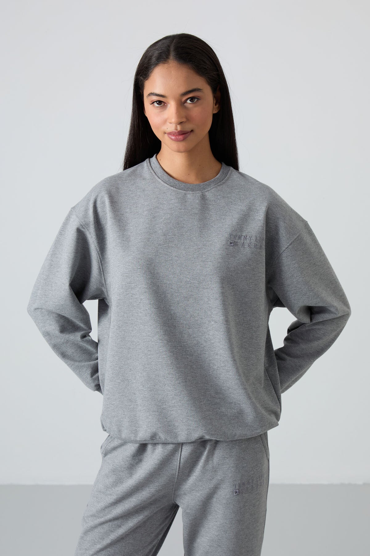 Gri Melanj Basic Pamuklu O Yaka Oversize Lastik Paça Kadın Eşofman Takım - 95287