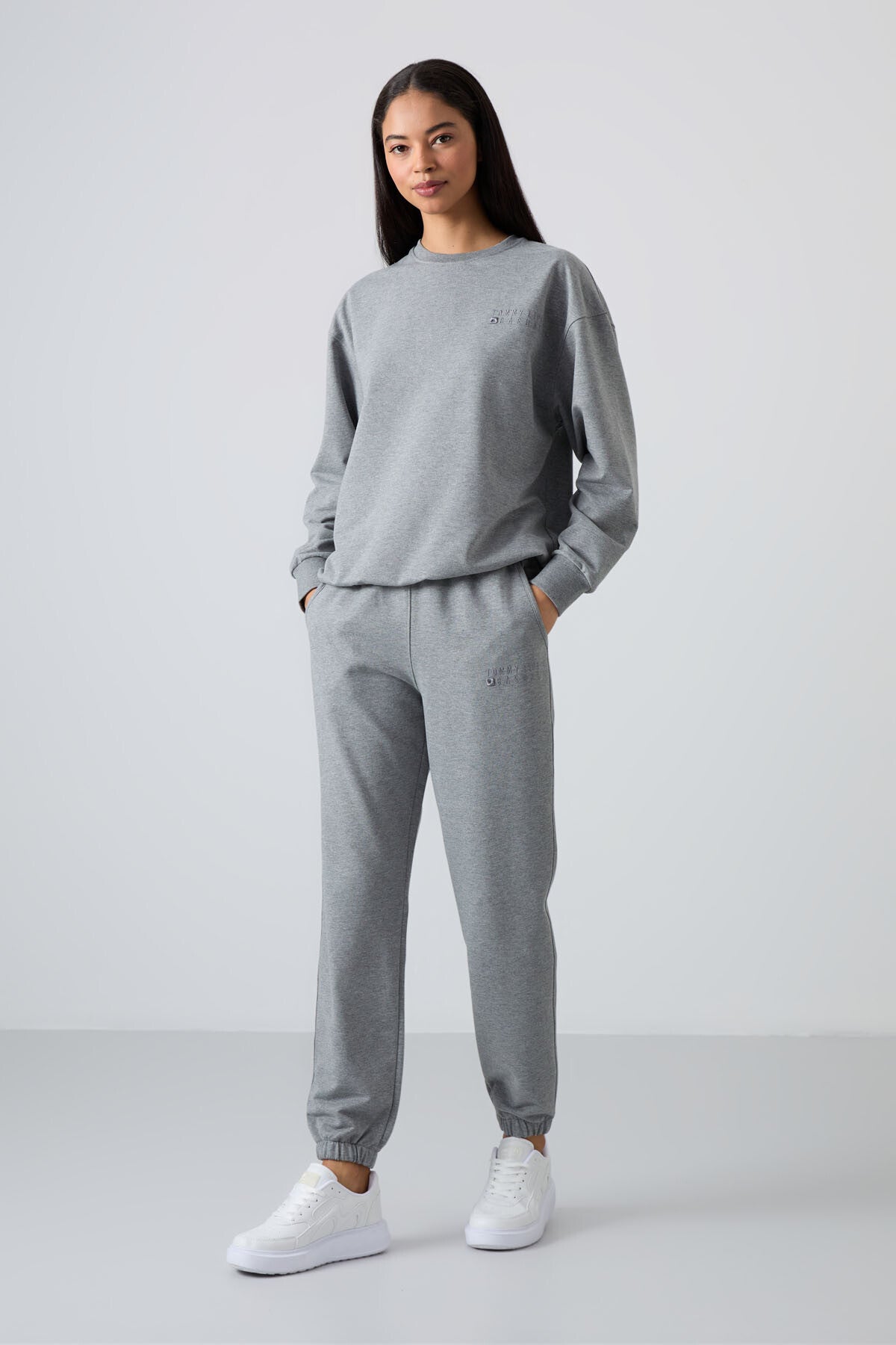 Gri Melanj Basic Pamuklu O Yaka Oversize Lastik Paça Kadın Eşofman Takım - 95287
