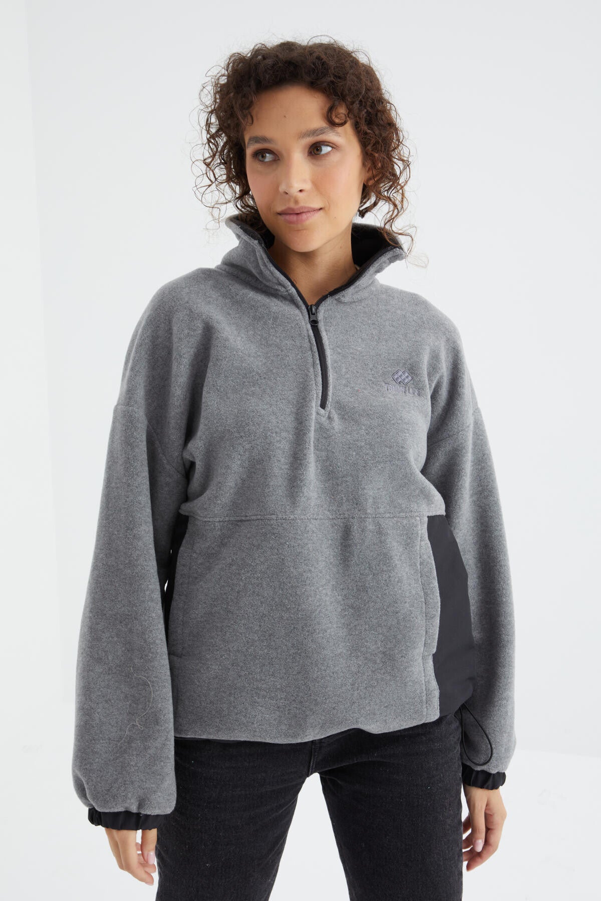 Gri Melanj Yarım Fermuar Etek Ucu Büzgülü Dik Yaka  Oversize Kadın Polar Sweatshirt - 97236