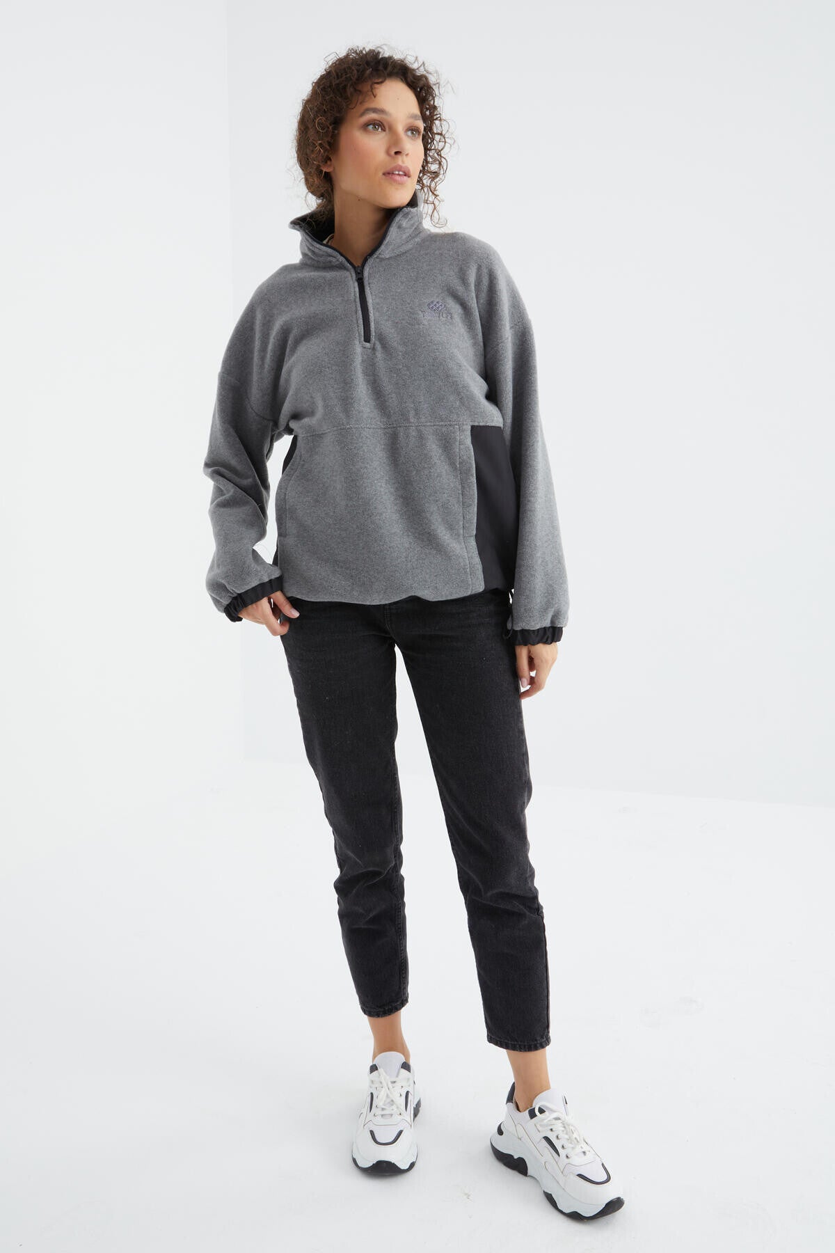 Gri Melanj Yarım Fermuar Etek Ucu Büzgülü Dik Yaka  Oversize Kadın Polar Sweatshirt - 97236