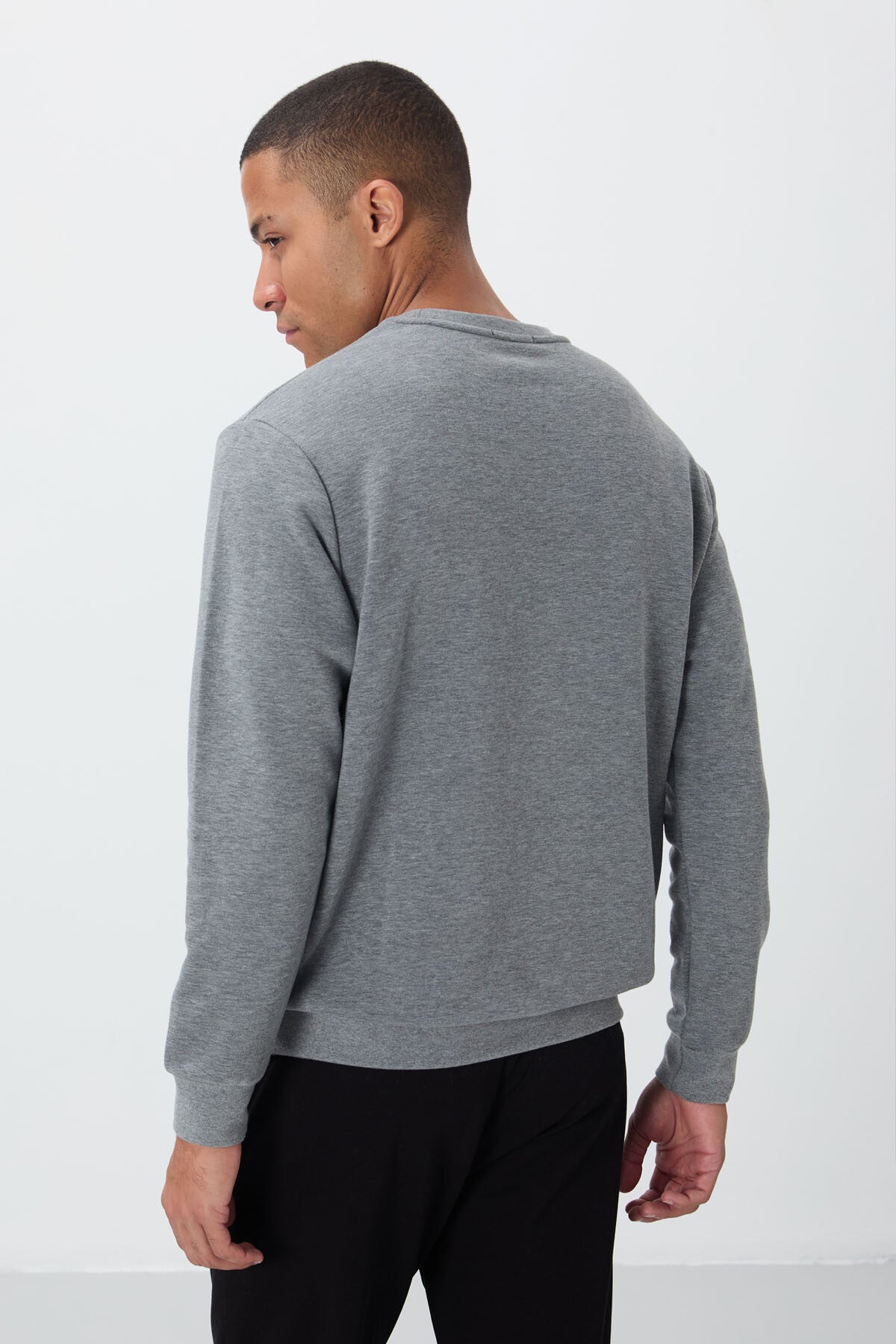 Gri Melanj Yazı Nakışlı O Yaka Rahat Form İçi Polarlı Erkek Sweatshirt - 88020