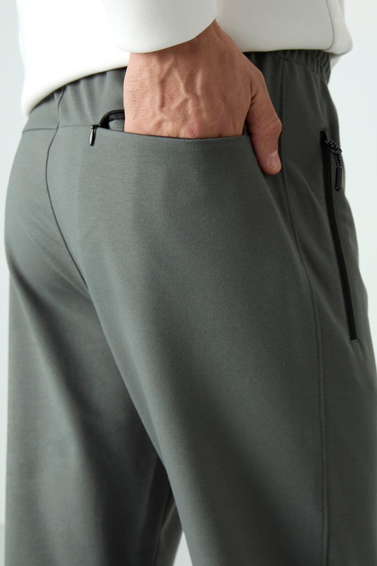 Haki Fermuarlı Üç Cepli Dar Kalıp Klasik Paça Erkek Eşofman Alt - 84671