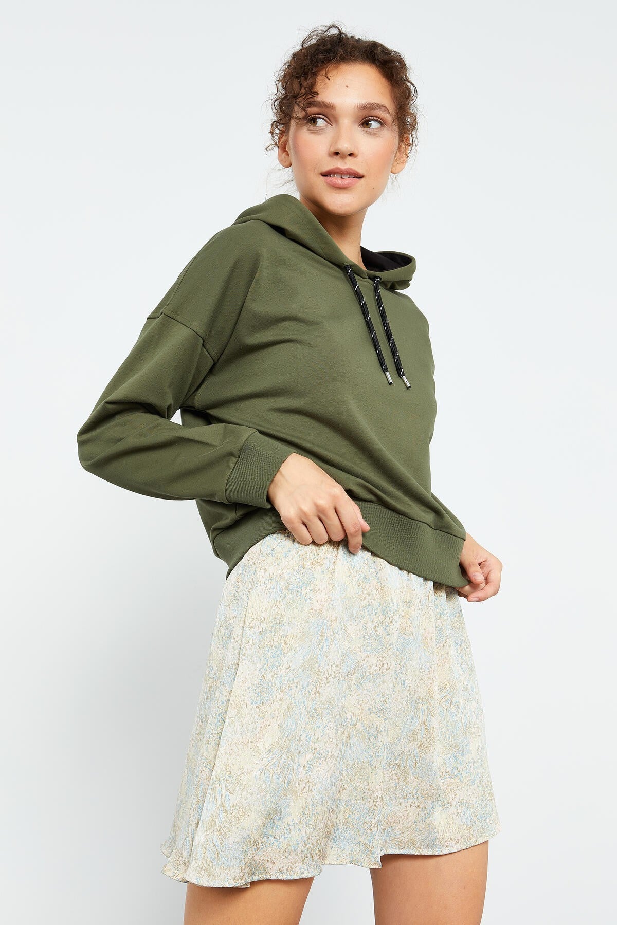 Haki Uzun Kol Rahat Form Kapüşonlu Kadın Sweatshirt - 97115