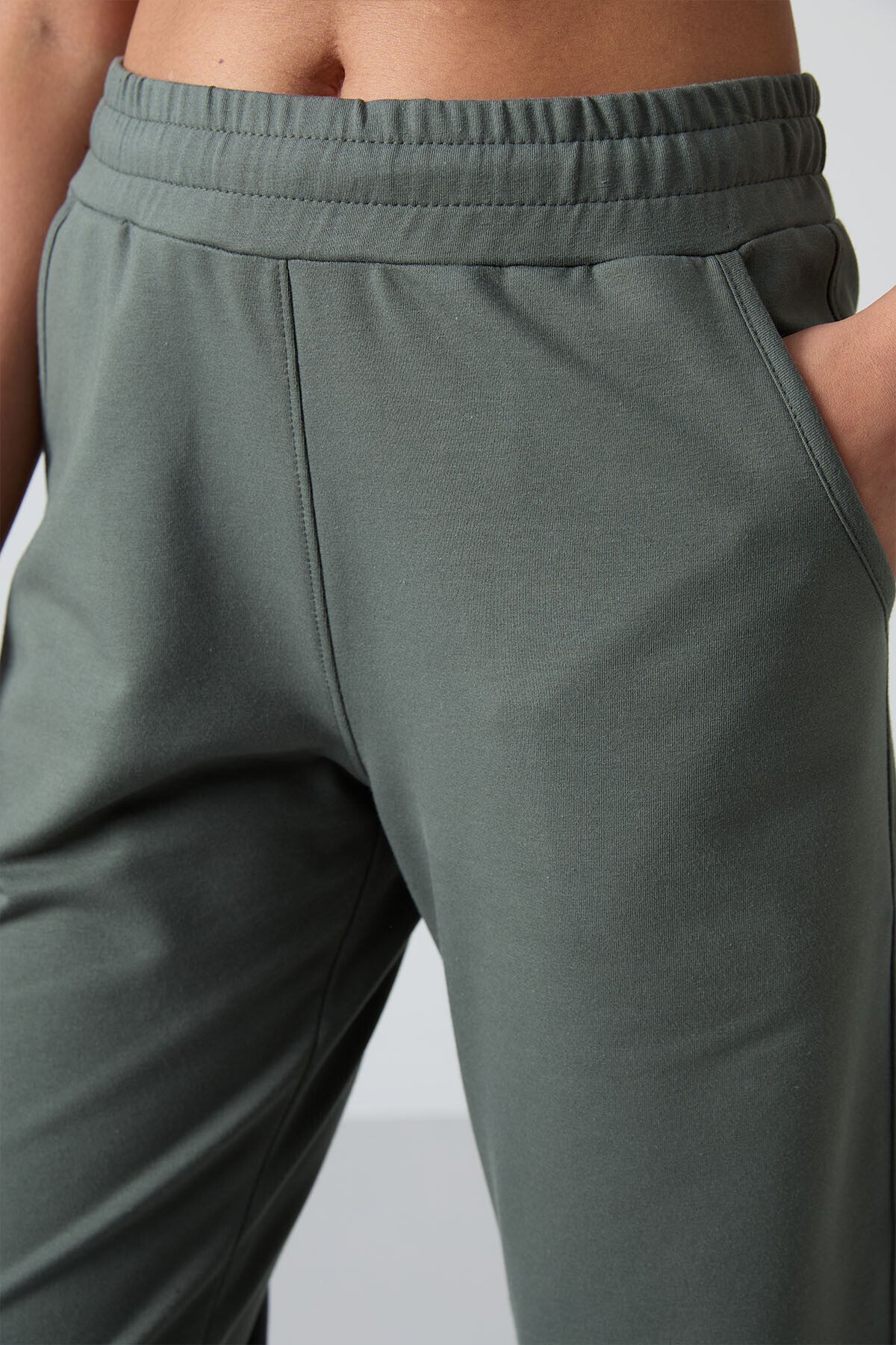 Haki Yüksek Bel Cepli Rahat Form Klasik Paça Kadın Eşofman Alt - 94584