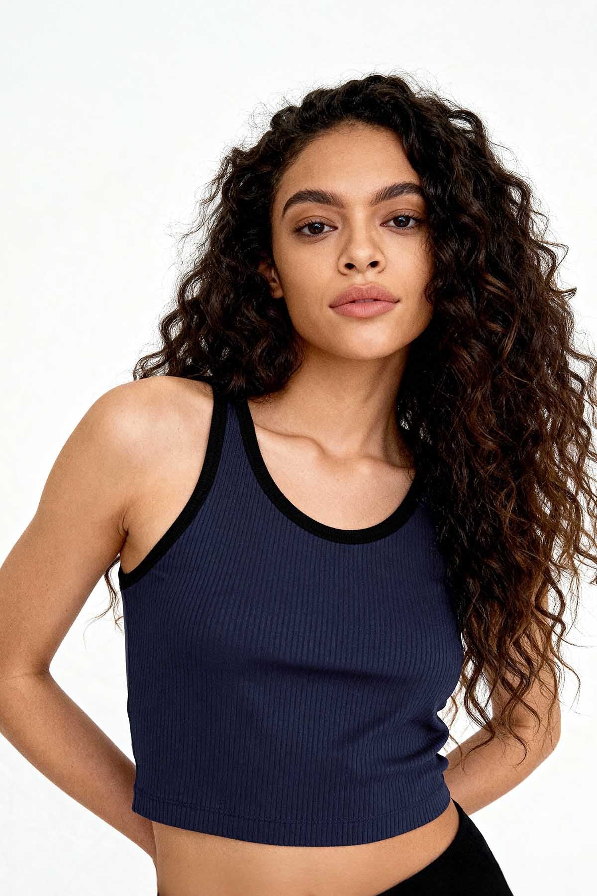 İndigo Basic Sıfır Kol Dar Kalıp U Yaka Kadın Crop Top Atlet - 97160