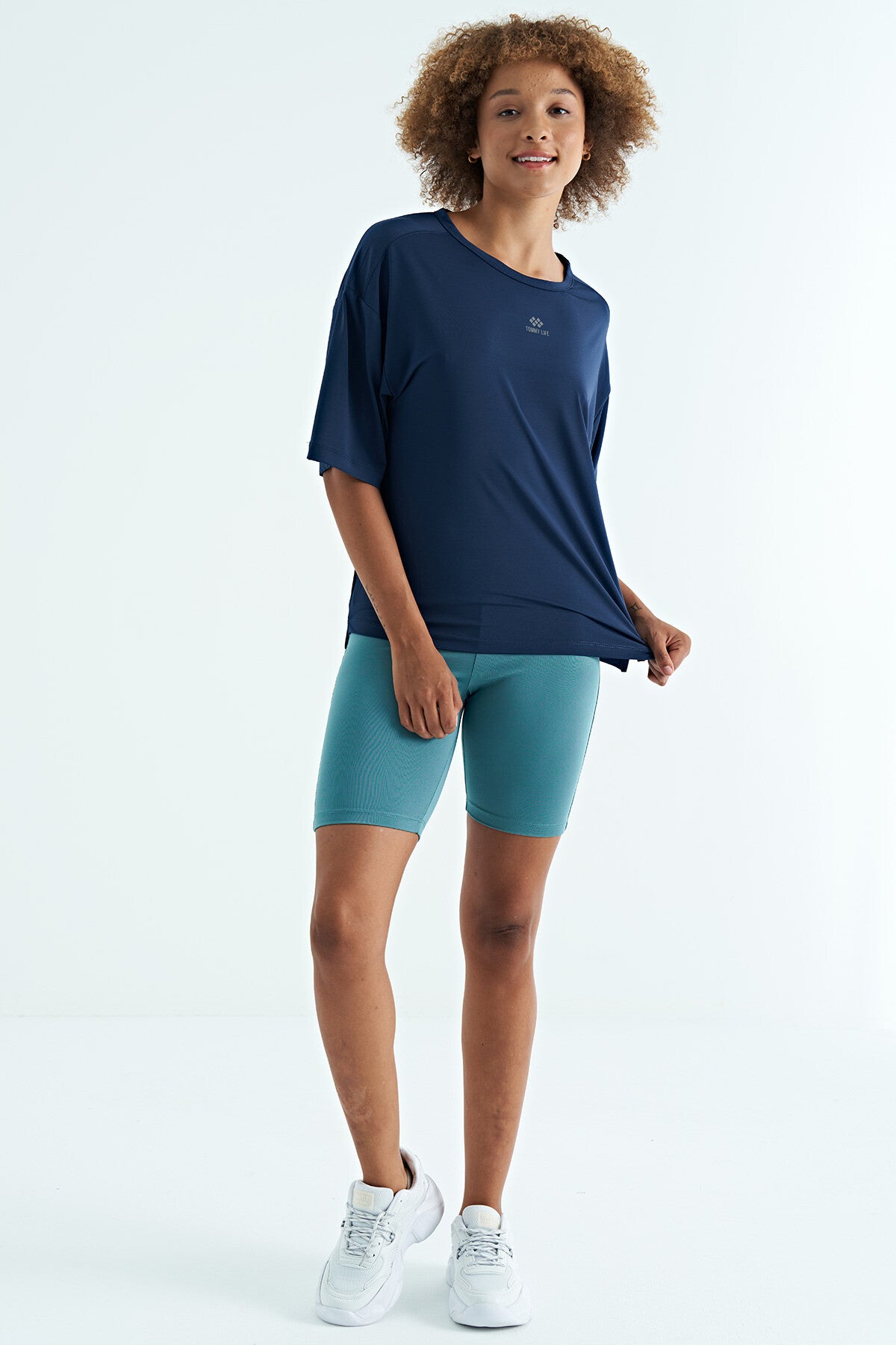 İndigo O Yaka Baskı Detaylı Oversize Kısa Kol Kadın T-Shirt - 97263