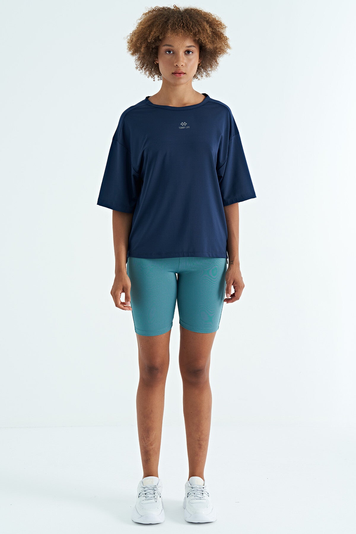 İndigo O Yaka Baskı Detaylı Oversize Kısa Kol Kadın T-Shirt - 97263