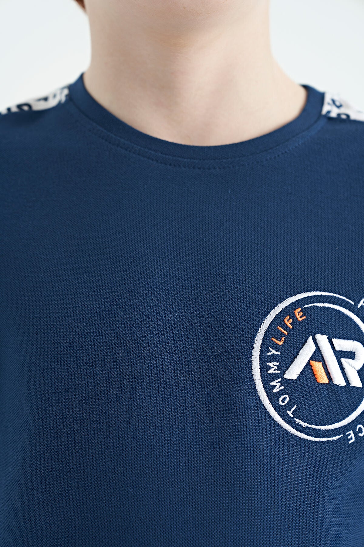 İndigo Omuz Baskı Detaylı Standart Kalıp O Yaka Erkek Çocuk T-Shirt - 11121