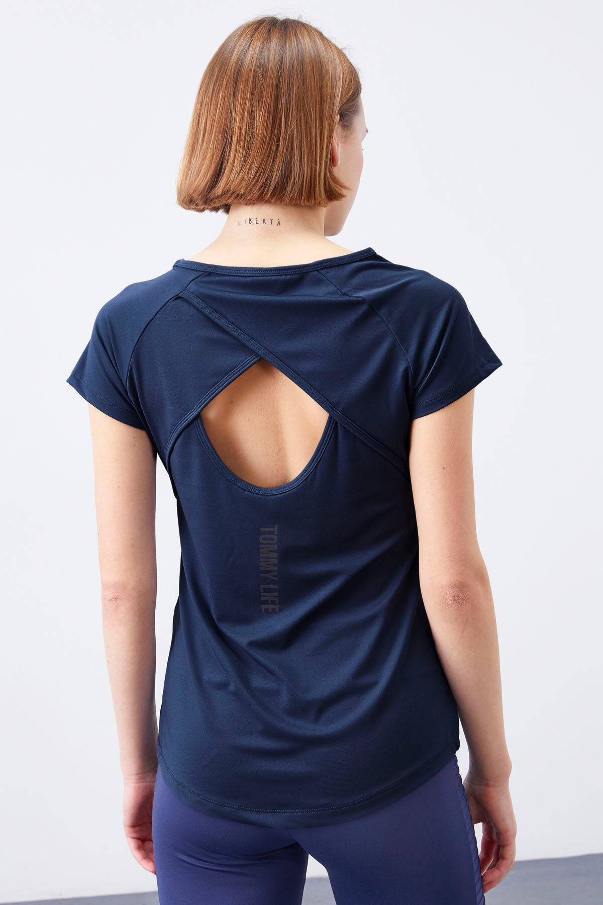 İndigo Sırt Pencereli Kısa Kol Standart Kalıp O Yaka Kadın T-Shirt - 97101