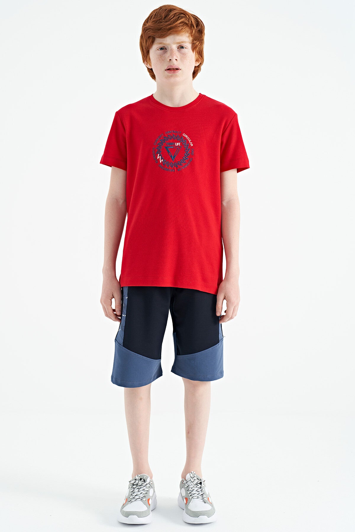 Kırmızı Nakış İşleme Detaylı O Yaka Standart Kalıp Erkek Çocuk T-Shirt - 11115