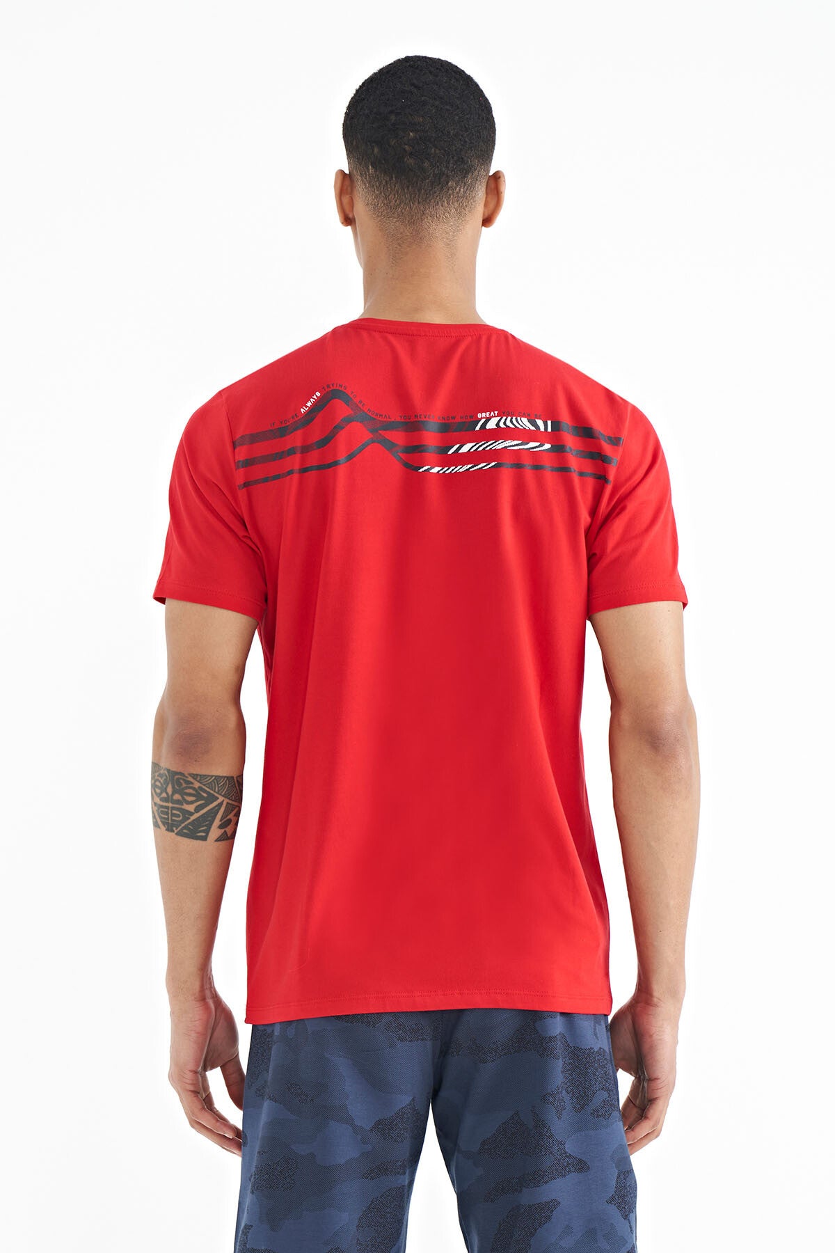 Kırmızı Ön Arka Baskı Detaylı Standart Form Erkek T-shirt - 88233