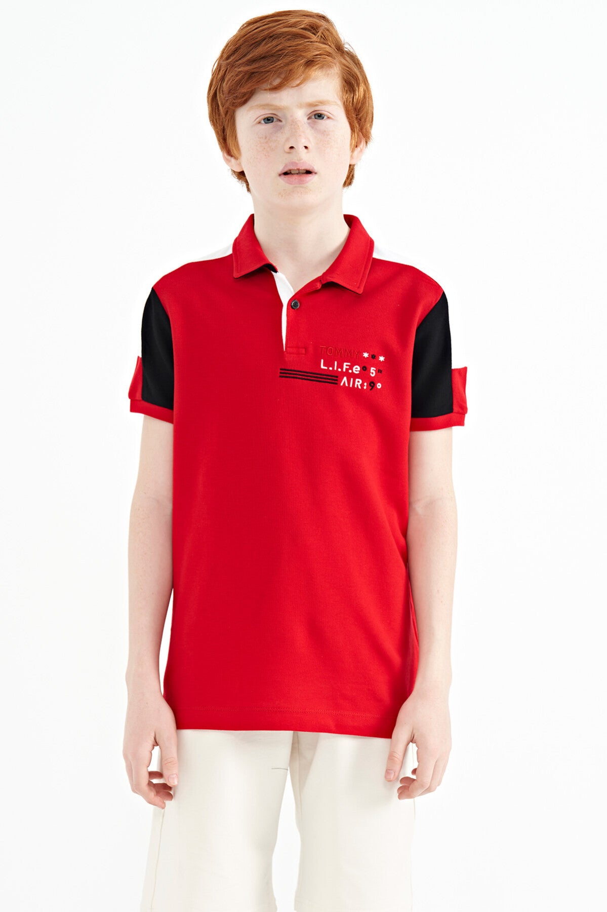 Kırmızı Renk Bloklu Omuz Garni Detaylı Standart Kalıp Erkek Çocuk T-Shirt - 11155
