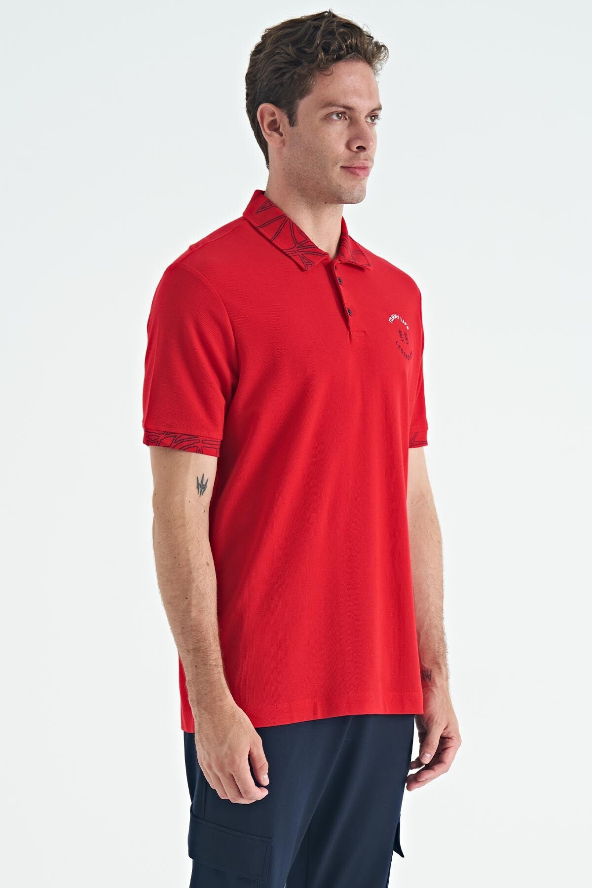 Kırmızı Yazı Nakışlı Baskı Detaylı Standart Kalıp Polo Yaka Erkek T-Shirt - 88239