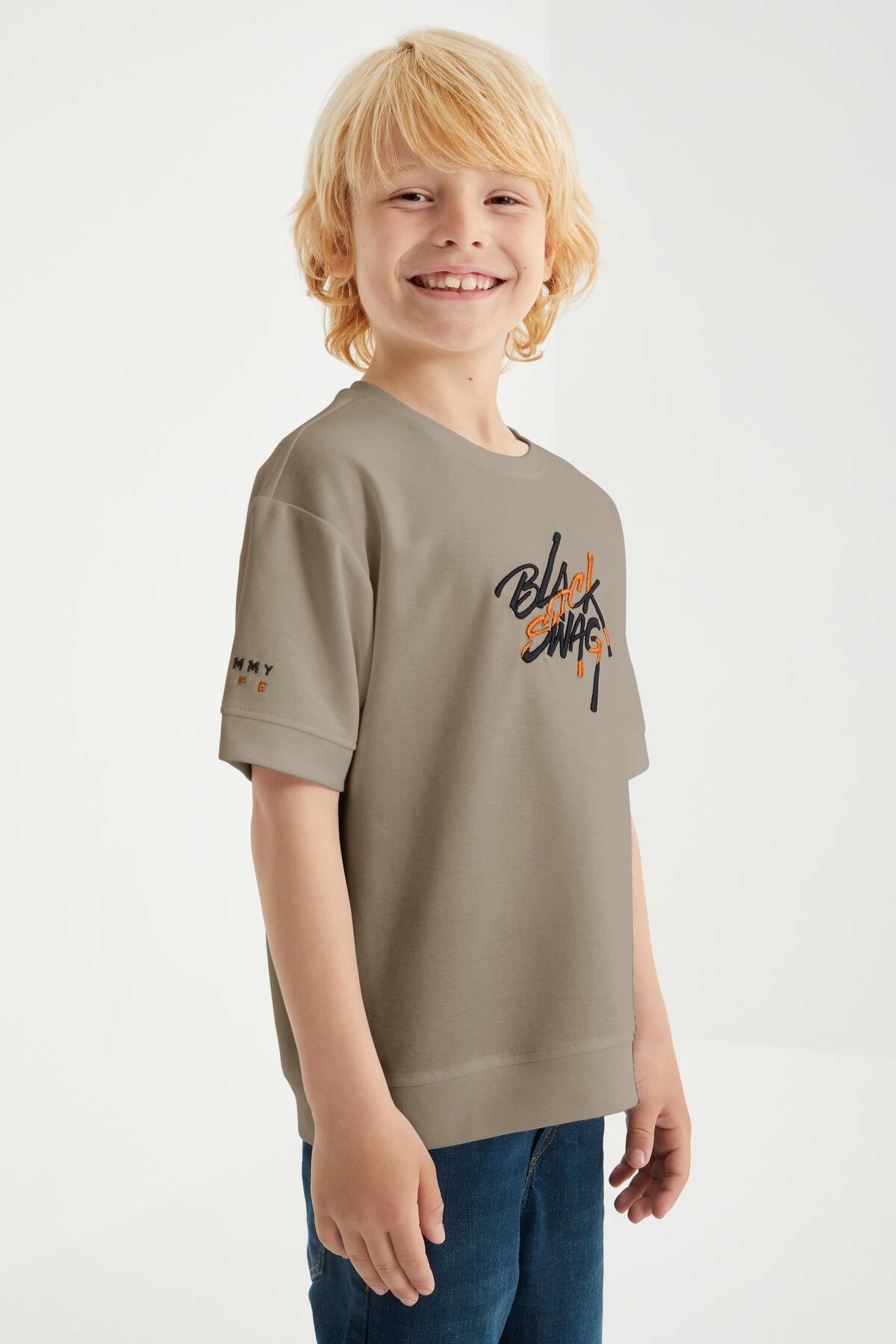 Koyu Bej Oversize Yazı Nakışlı Kısa Kollu O Yaka Erkek Çocuk T-Shirt  - 10898