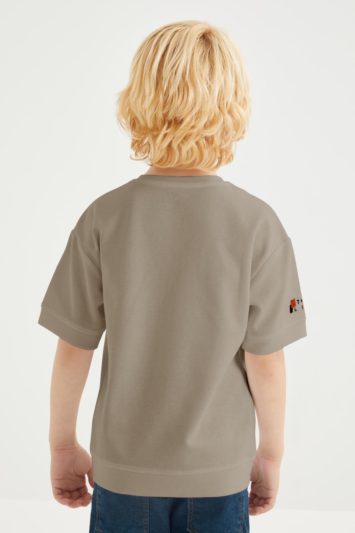 Koyu Bej Oversize Yazı Nakışlı Kısa Kollu O Yaka Erkek Çocuk T-Shirt  - 10898