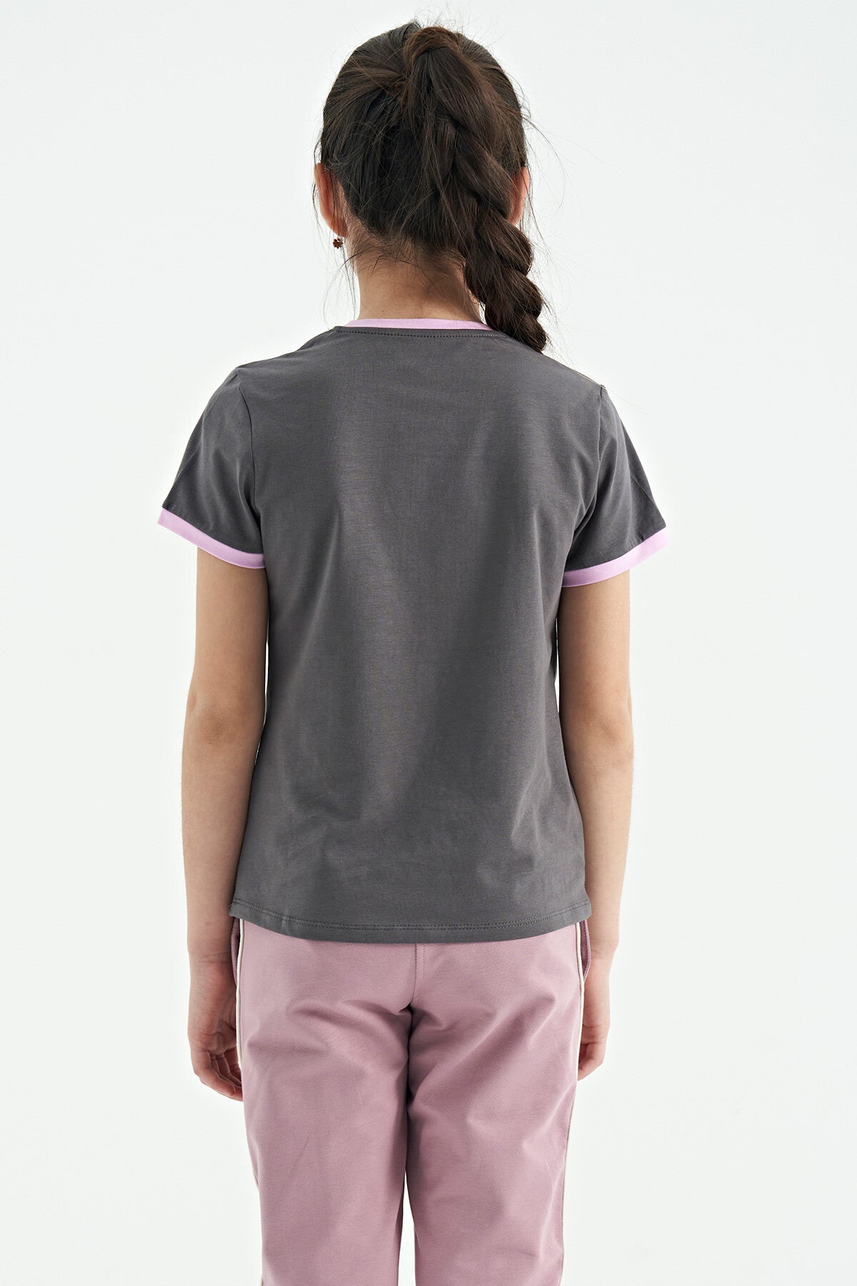 Koyu Gri Minimal Yazı Baskılı O Yaka Rahat Form Kısa Kollu Kız Çocuk T-Shirt - 75110