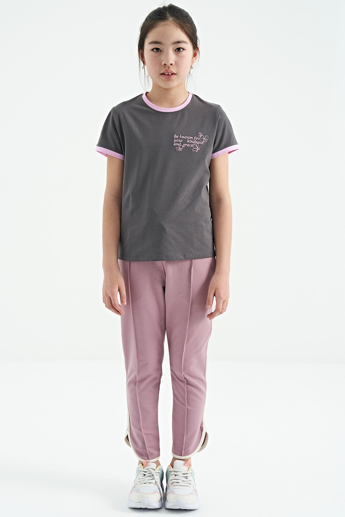 Koyu Gri Minimal Yazı Baskılı O Yaka Rahat Form Kısa Kollu Kız Çocuk T-Shirt - 75110