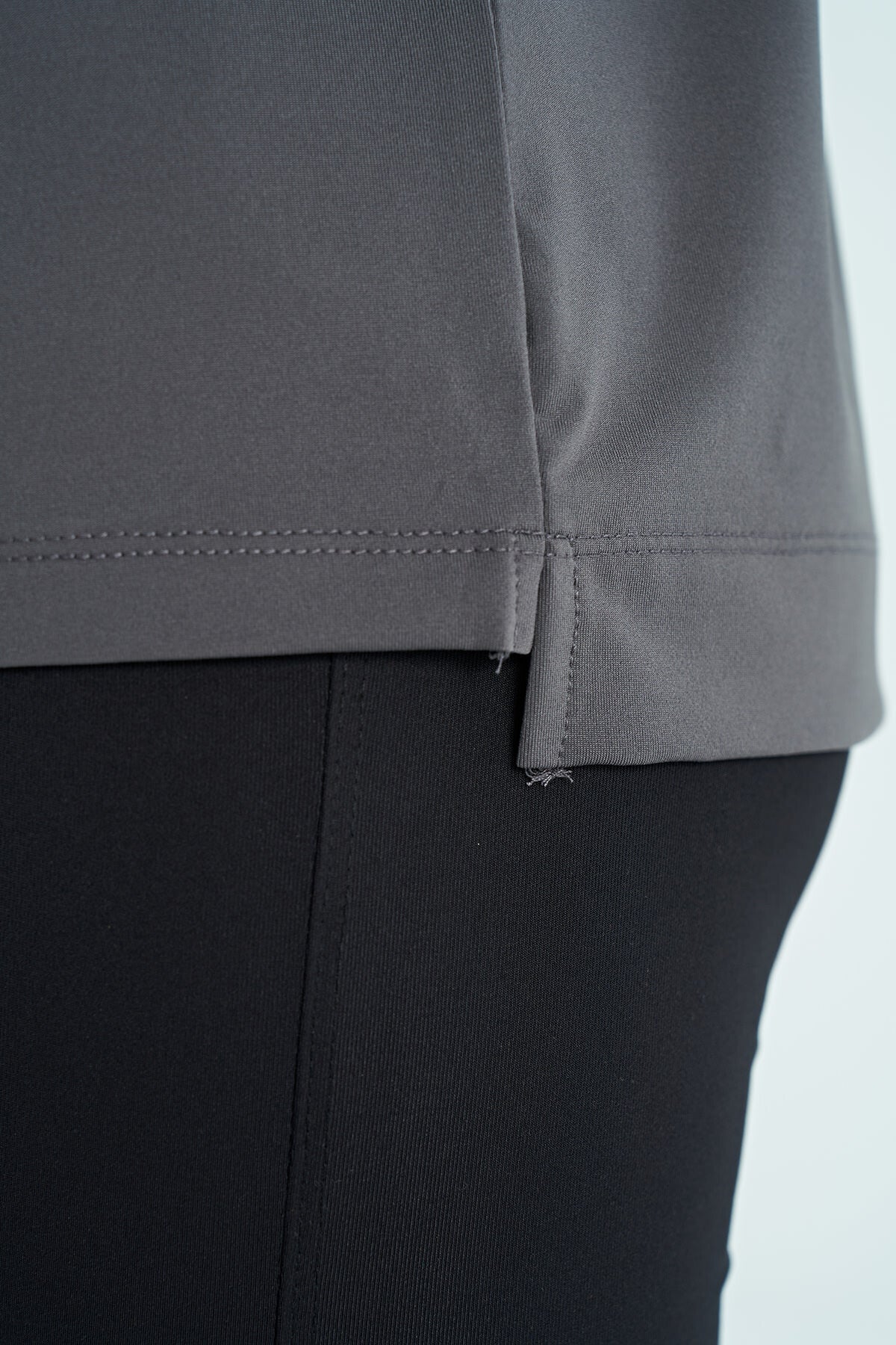 Koyu Gri O Yaka Baskı Detaylı Oversize Kısa Kol Kadın T-Shirt - 97263