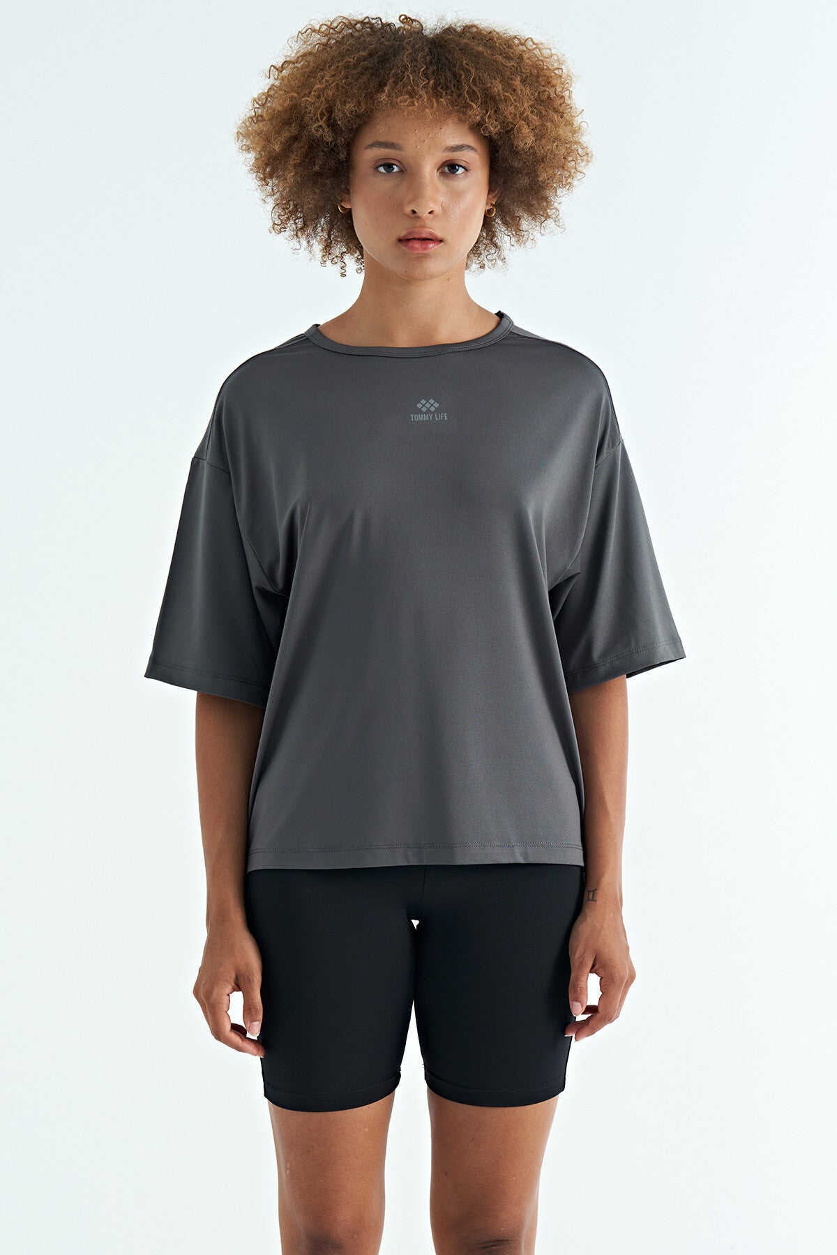 Koyu Gri O Yaka Baskı Detaylı Oversize Kısa Kol Kadın T-Shirt - 97263