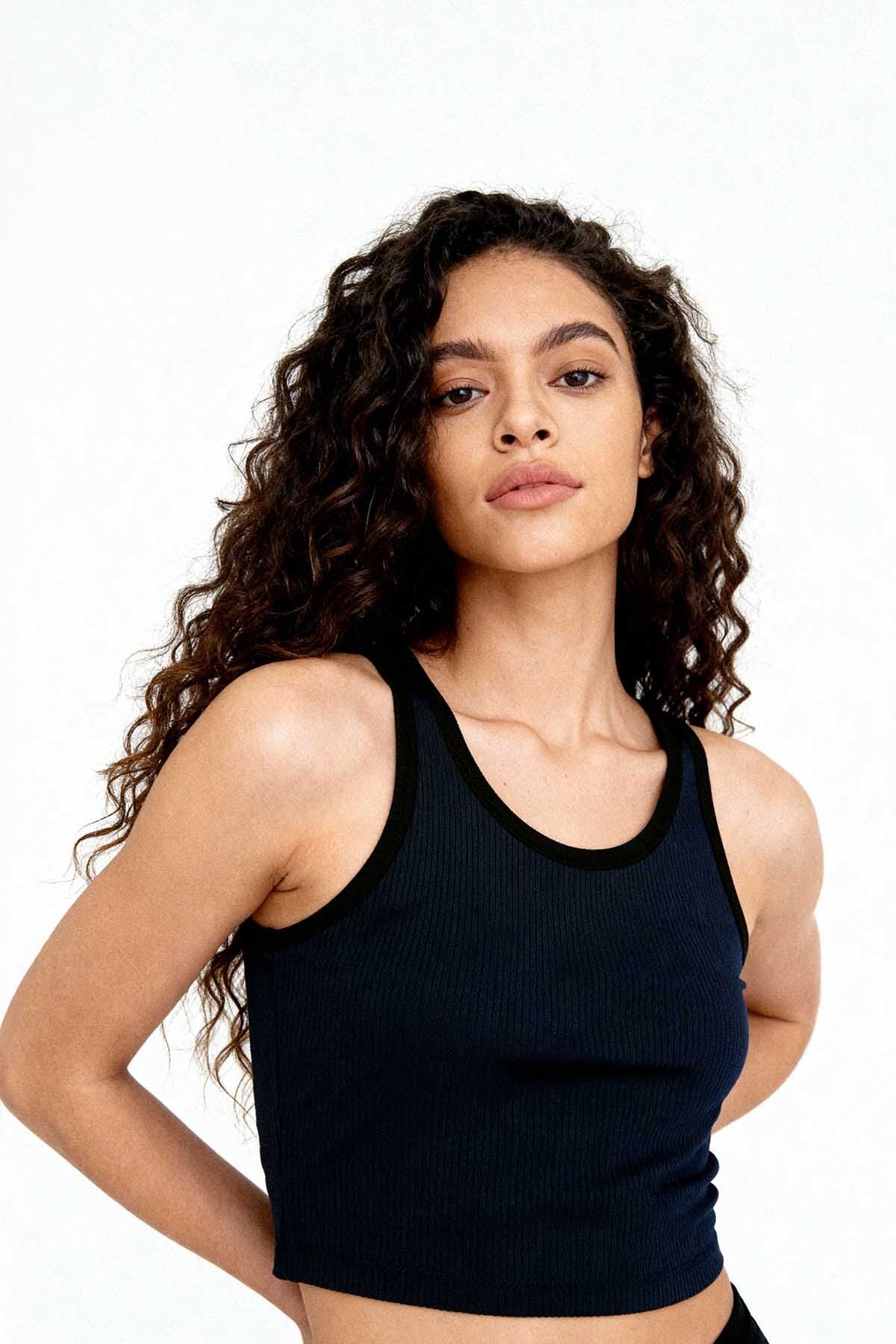 Lacivert Basic Sıfır Kol Dar Kalıp U Yaka Kadın Crop Top Atlet - 97160