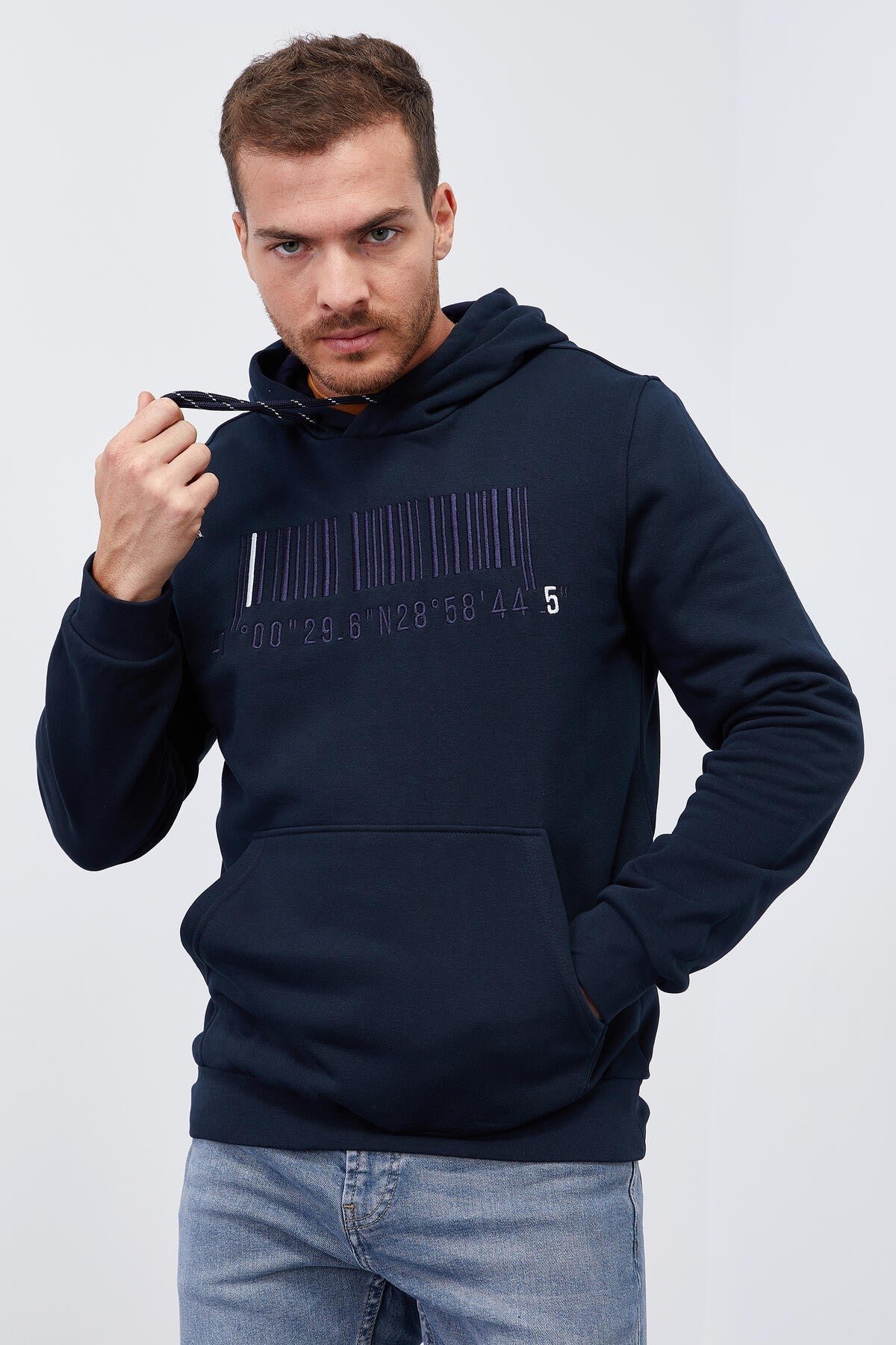 Lacivert Nakışlı Kanguru Cep Standart Kalıp Kapüşonlu Erkek Sweatshirt - 87839