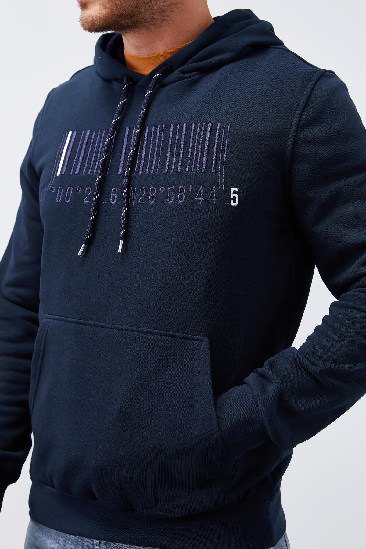 Lacivert Nakışlı Kanguru Cep Standart Kalıp Kapüşonlu Erkek Sweatshirt - 87839