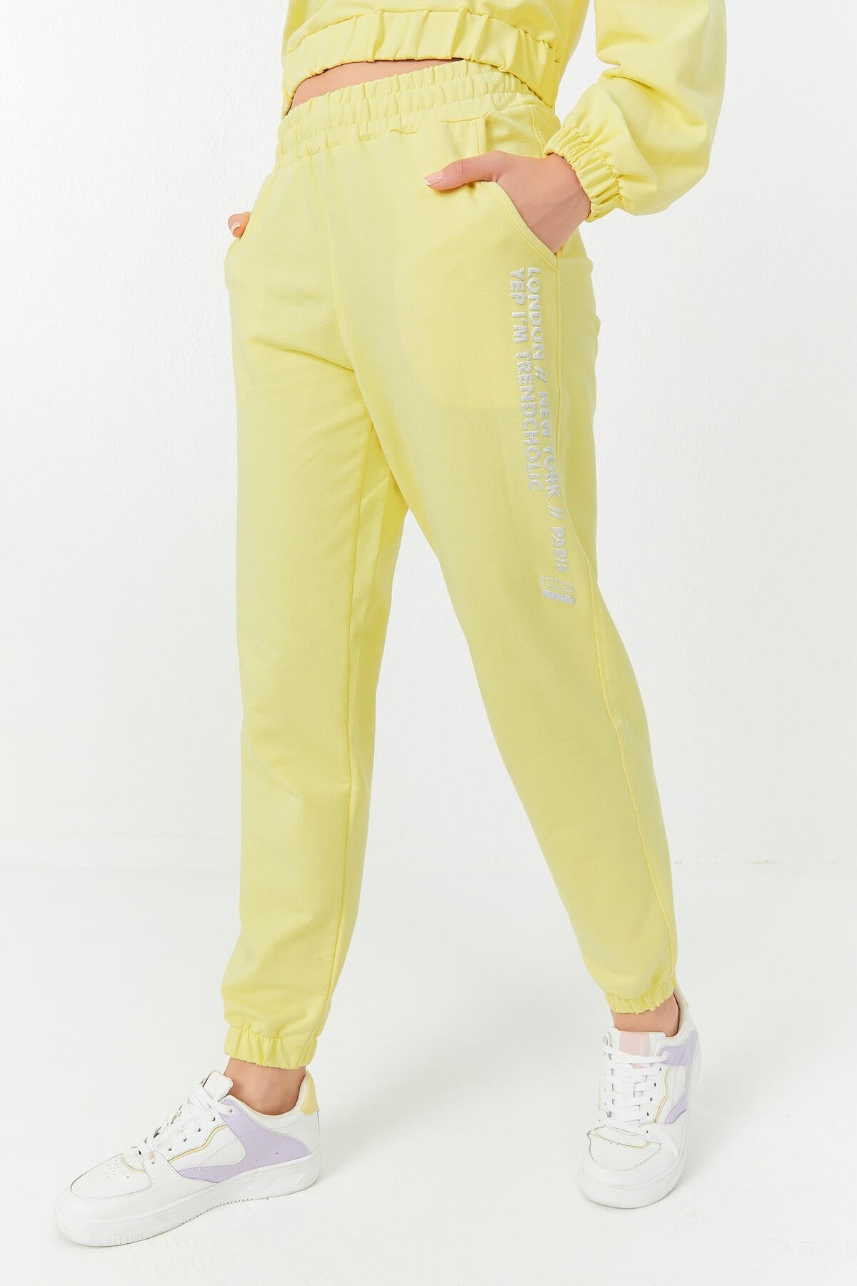 Limon Yazı Baskılı Kapüşonlu Lastik Paça Kadın Oversize Eşofman Takımı - 95295