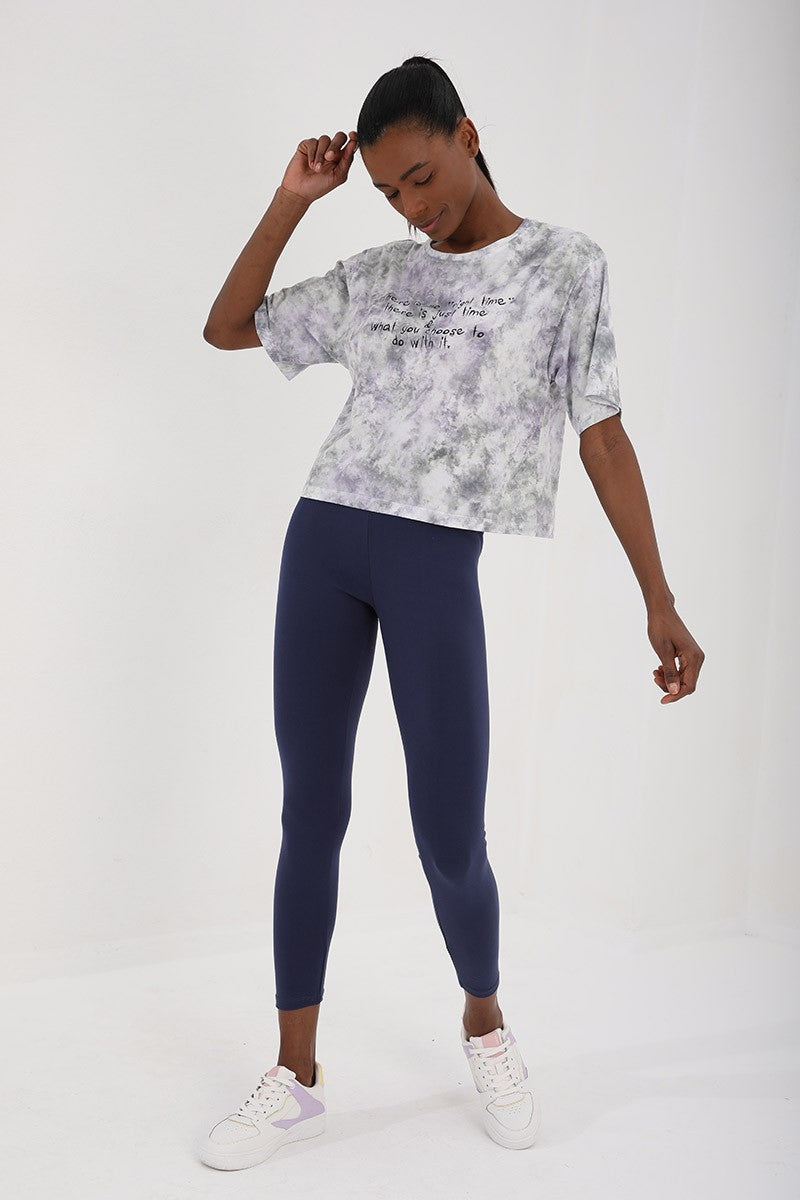 Mor Yazı Baskılı Karışık Batik Desenli O Yaka Kadın Oversize T-Shirt - 97129