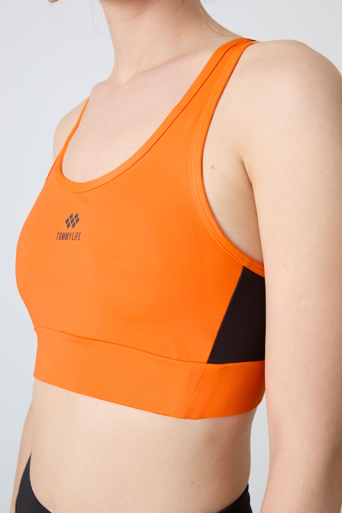Neon Oranj Çapraz Sırt Detaylı Slim Fit U Yaka Pedli Kadın Spor Büstiyer - 97121