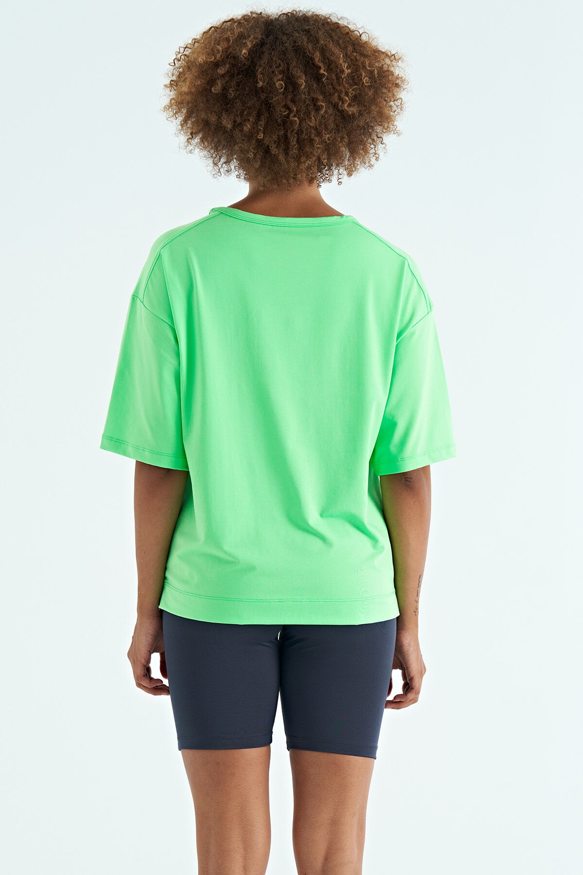 Neon Yeşil O Yaka Baskı Detaylı Oversize Kısa Kol Kadın T-Shirt - 97263